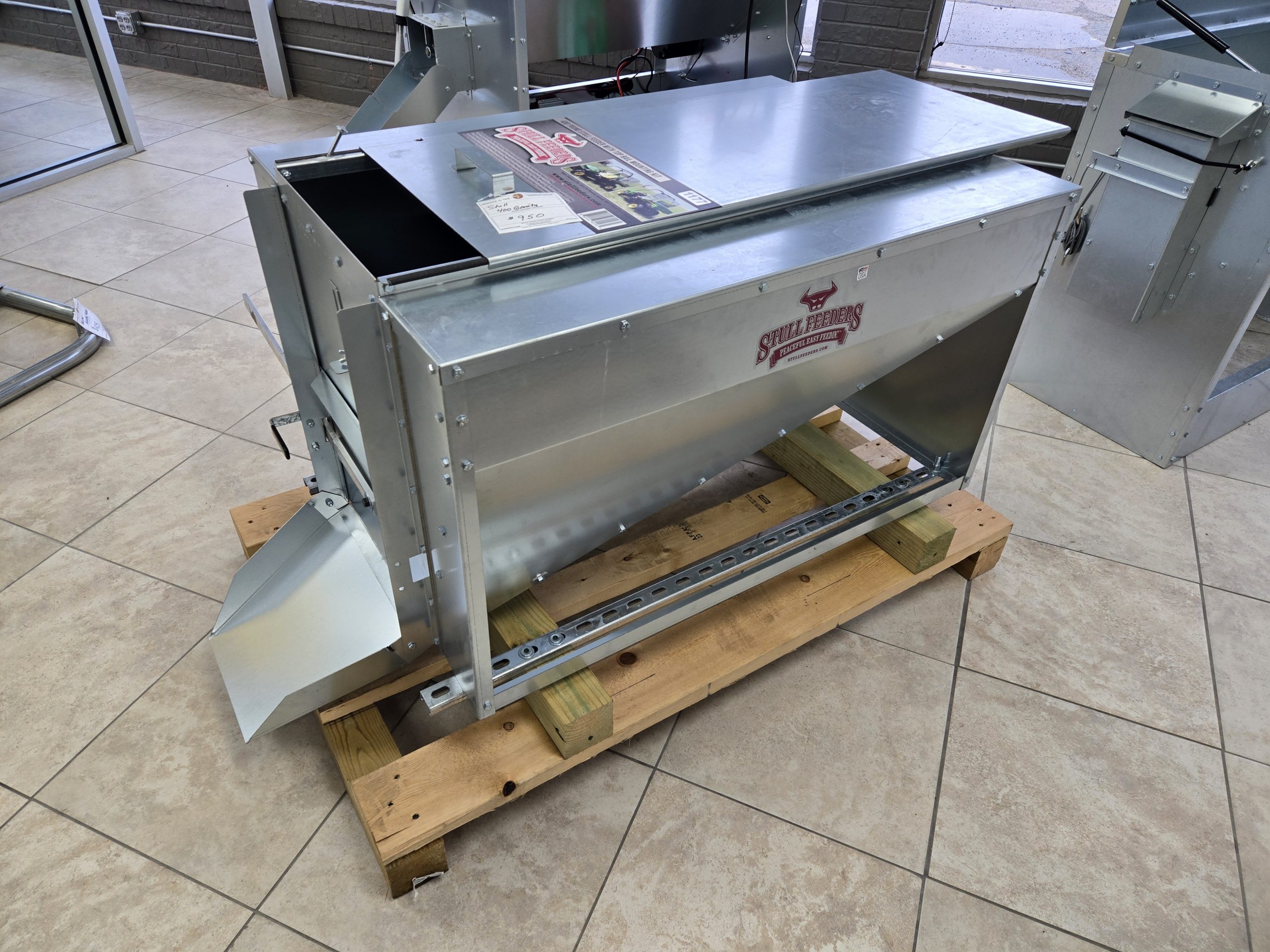 Stull Feeders 400 LBS Grain/Cube Gravity Flow Feed Hopper