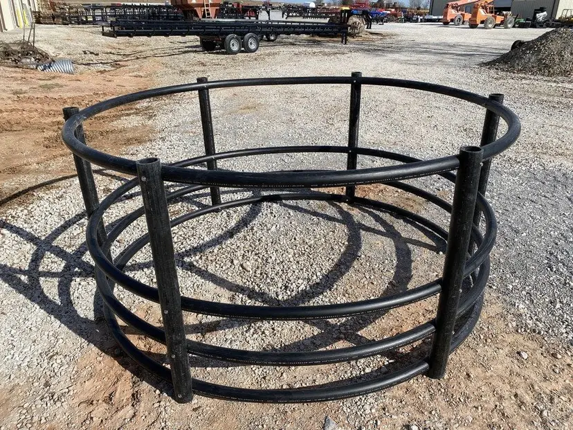 Apache Poly Hay Ring for Cattle