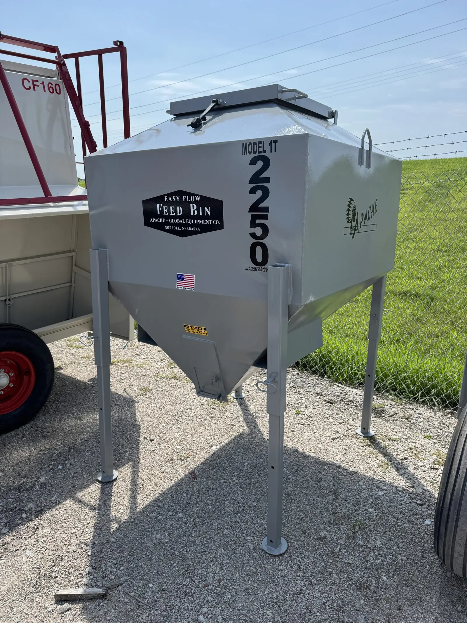Apache 1 Ton Stationary Feed Bin