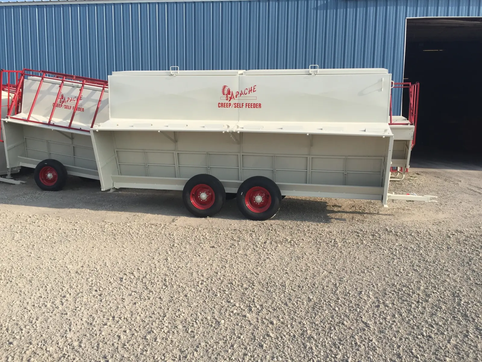 Apache 16 FT 300 Bushel Feeder