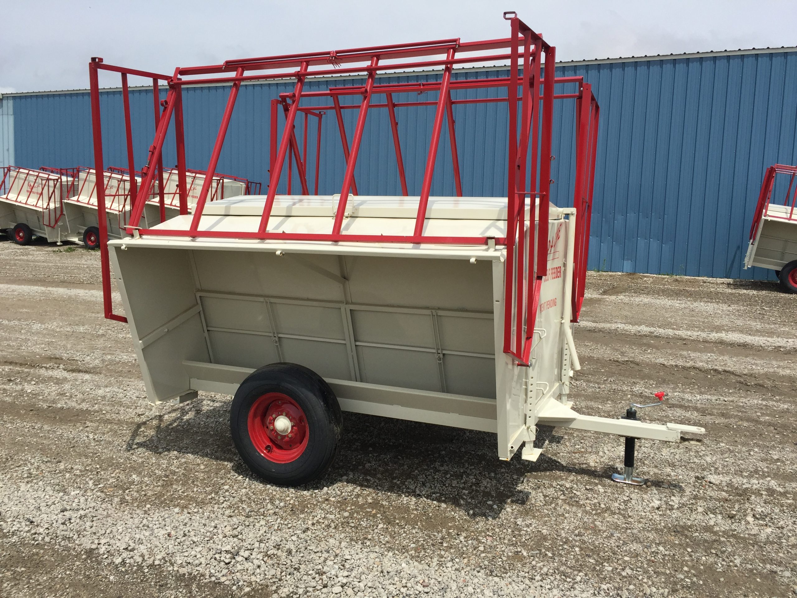 Apache 8 FT 70 Bushel Feeder