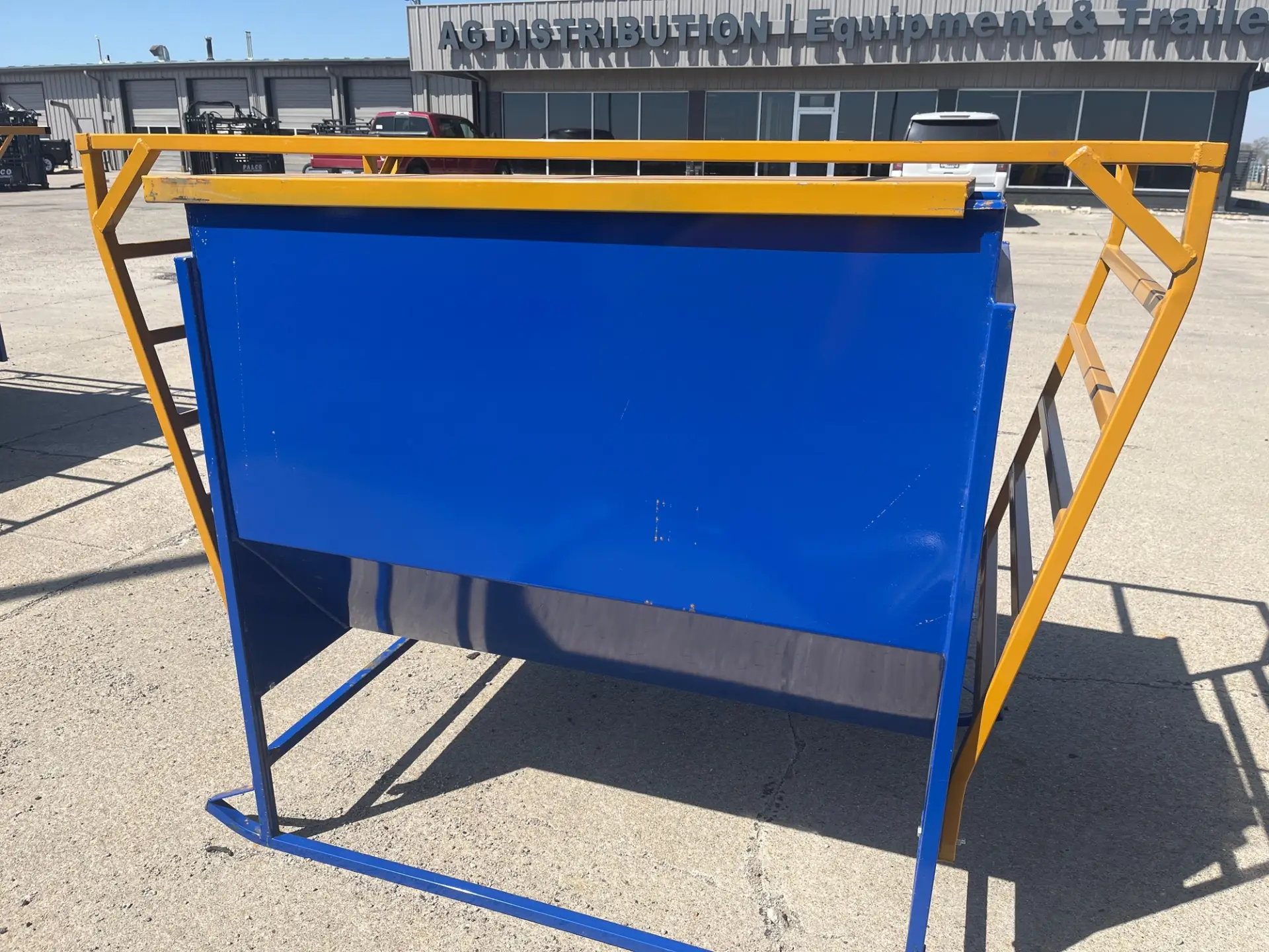 Hay Feeding Equipment for Cattle Operations Choosing the Right Feeder and Cutting Waste