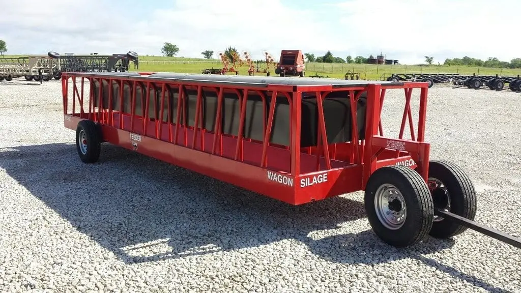 Industrias America 24 FT Hay & Silage Feeder Wagon