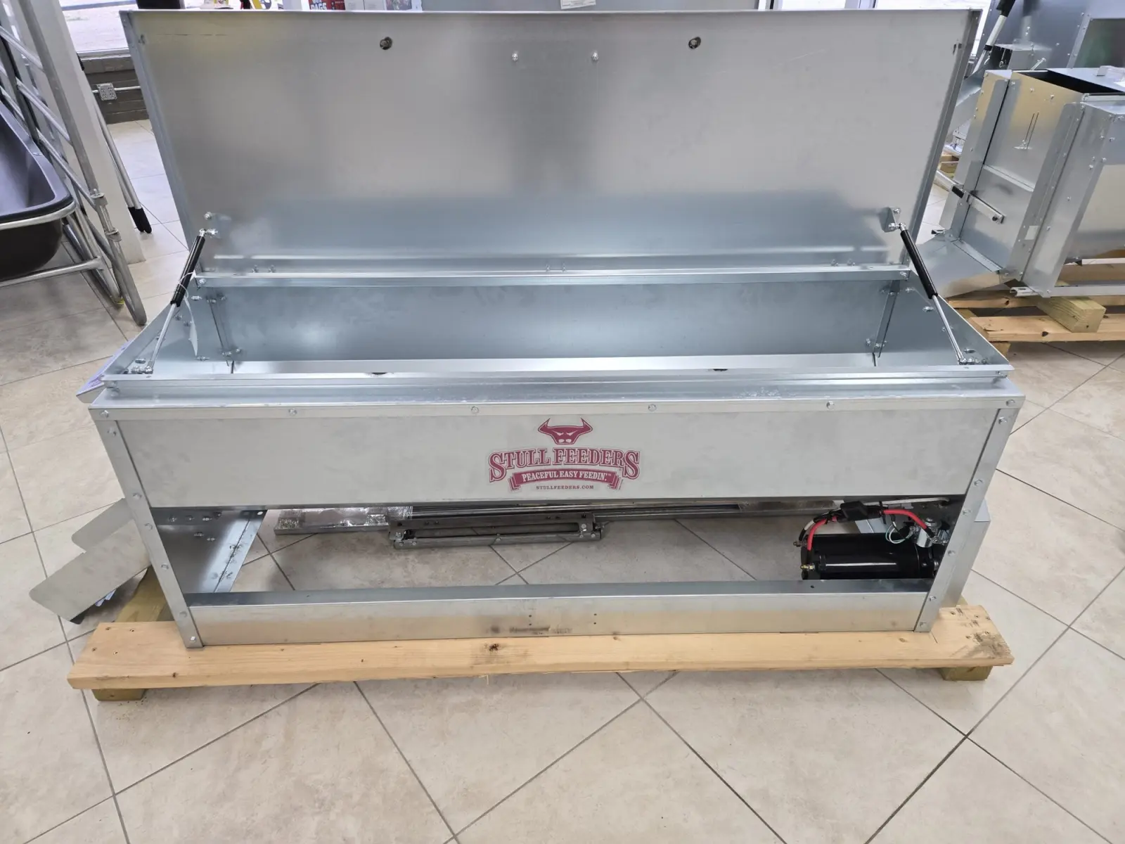 Stull Feeders 400 LBS Grain/Cube Small Truck Auger Feed Hopper