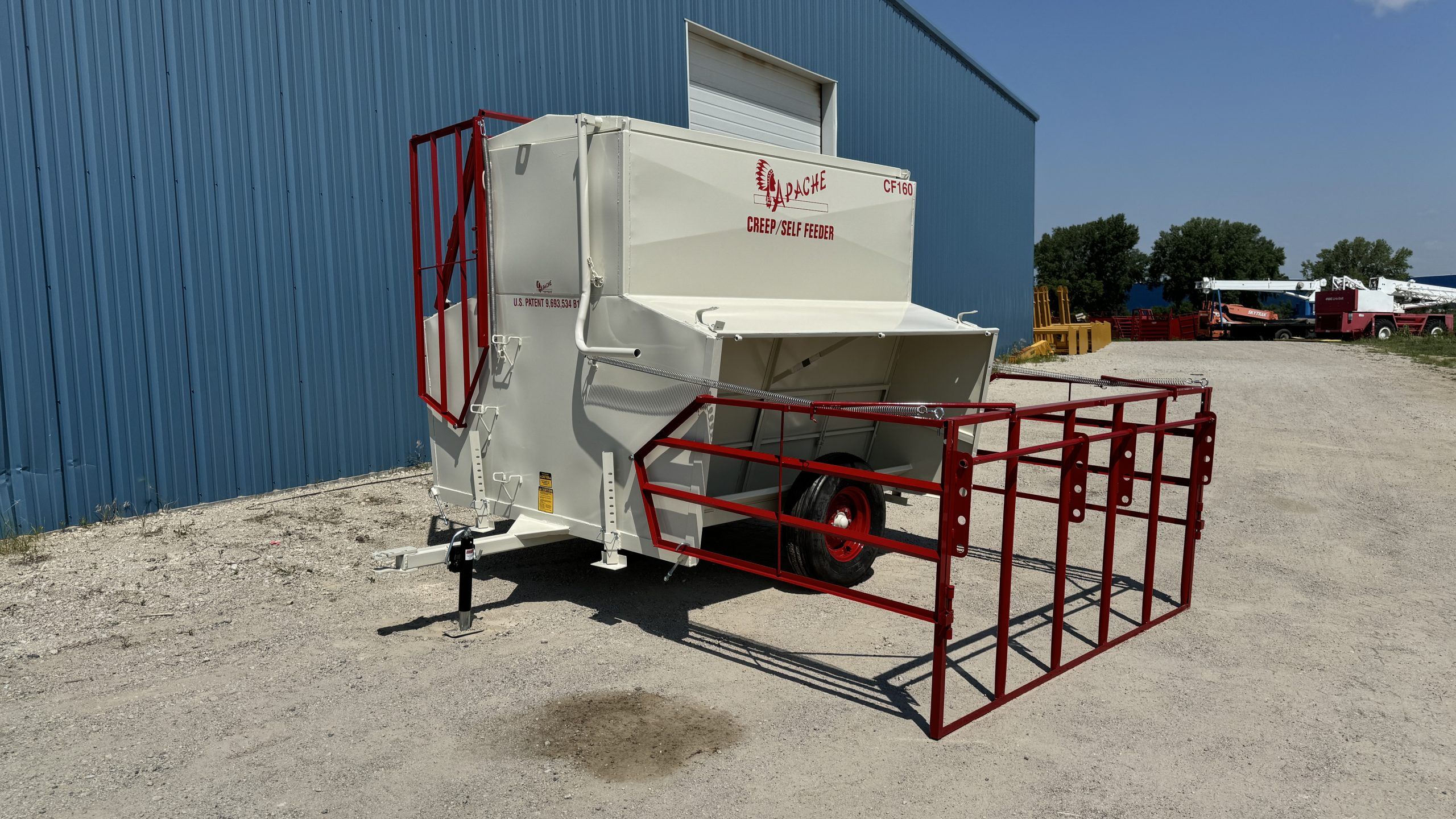 Apache 8 FT 160 Bushel Double Side Feeder with Panel
