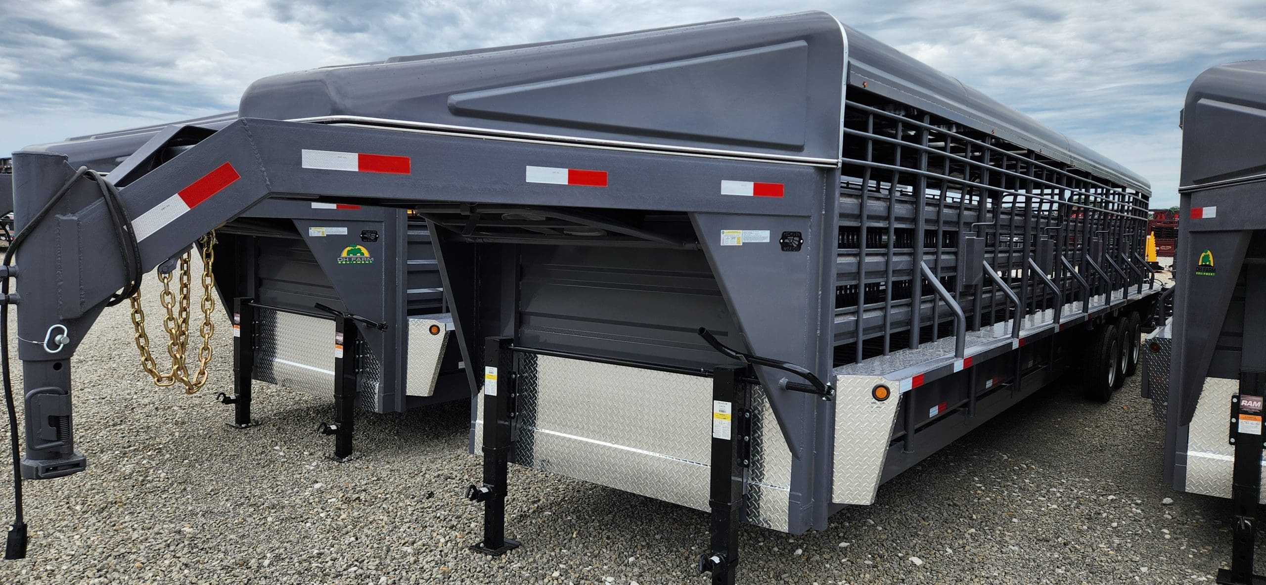 Amacsa 24K 36 FT Gooseneck Stock Trailer – Rubber Floor