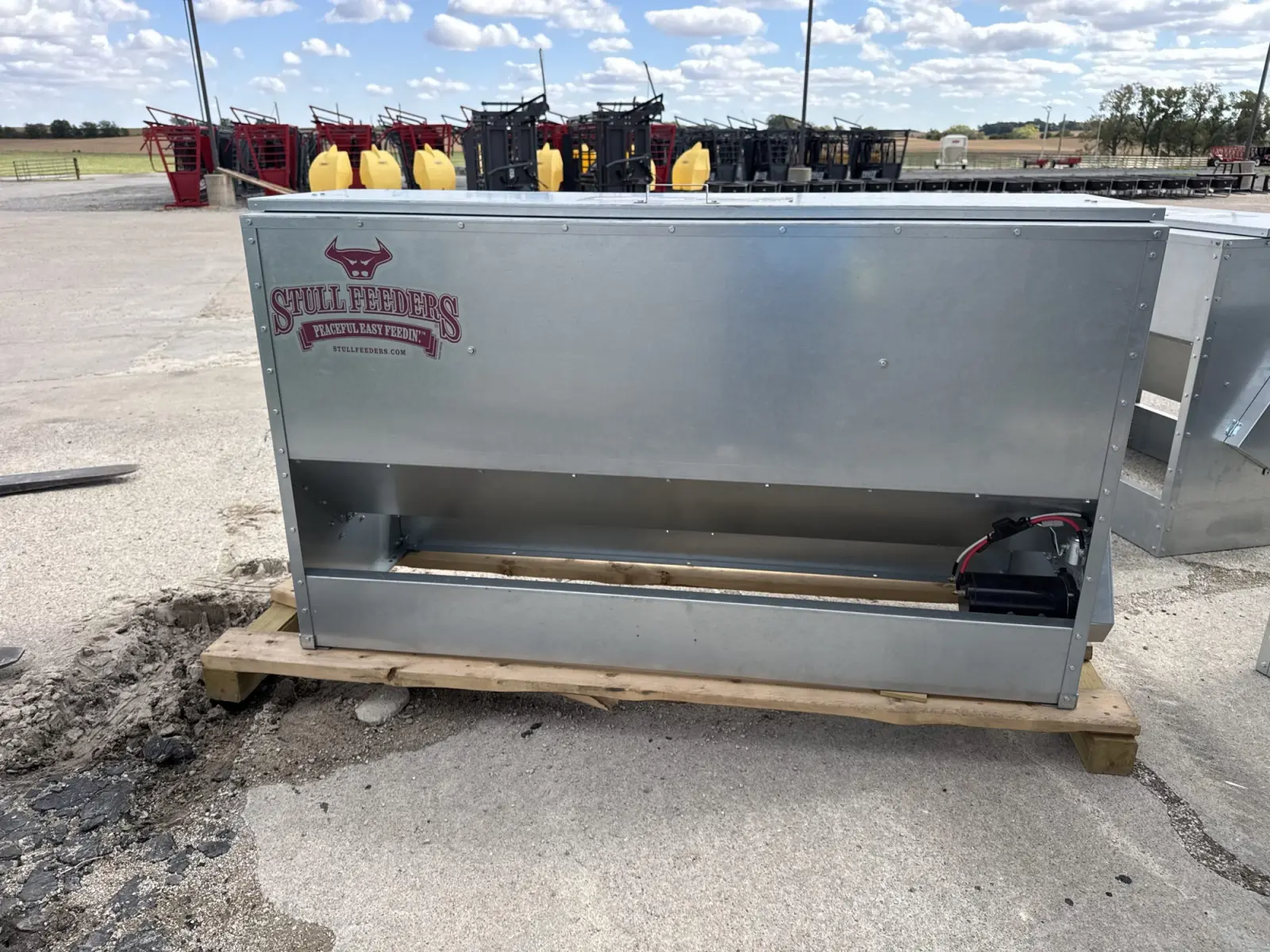 Stull Feeders 1100 LBS Grain/Cube Auger Feed Hopper