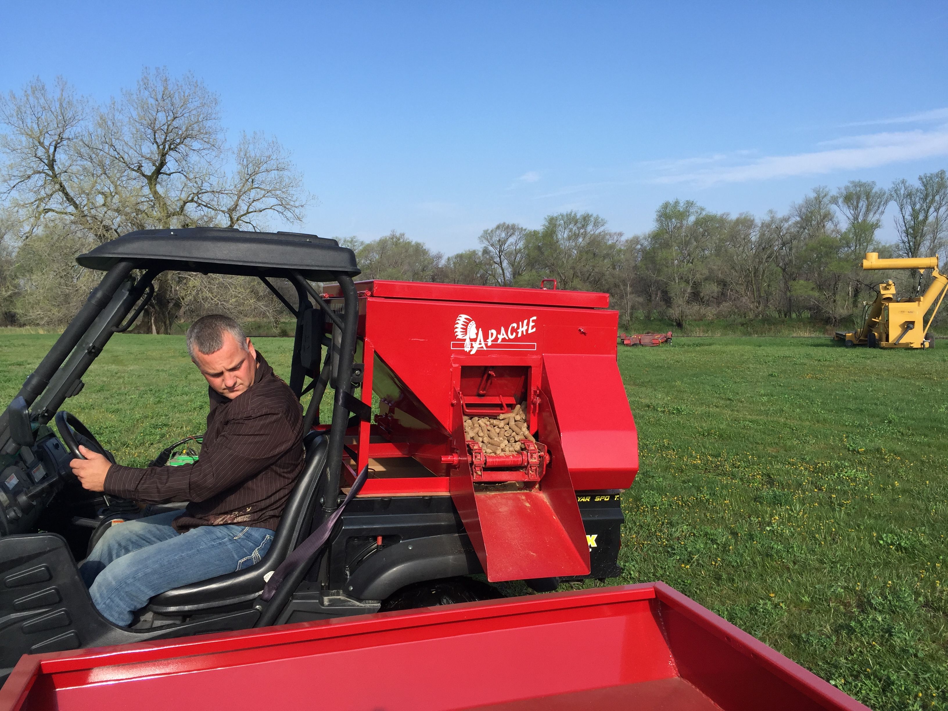 Apache 600lbs. Range Feeder – ATV