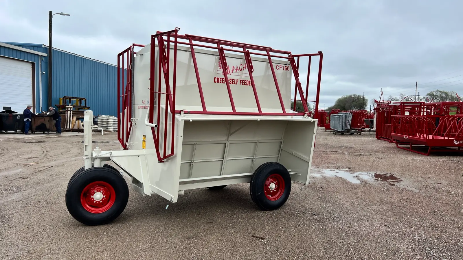 Apache 8 FT 160 Bushel Feeder