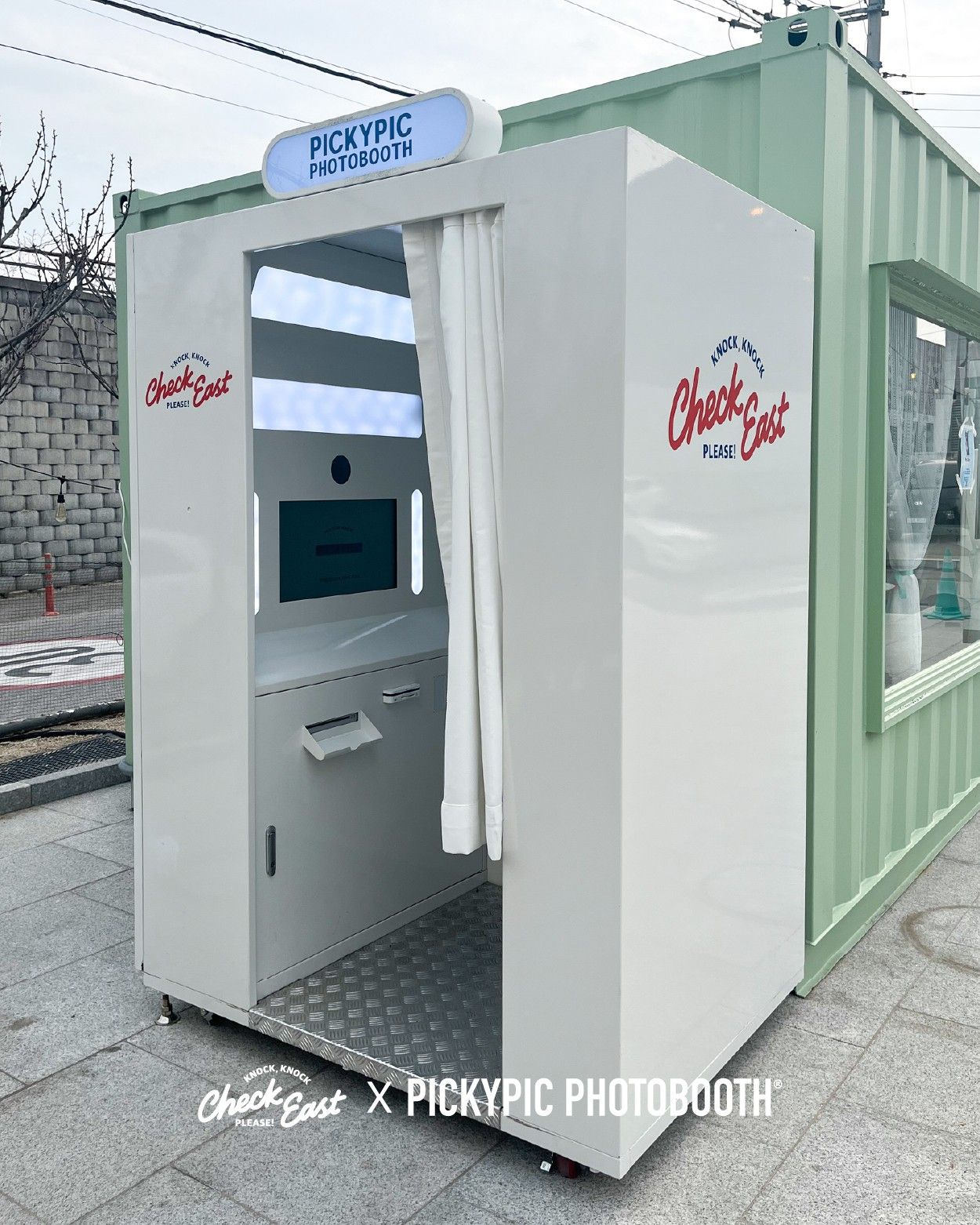 체크이스트 카페 아웃도어피키 포토부스