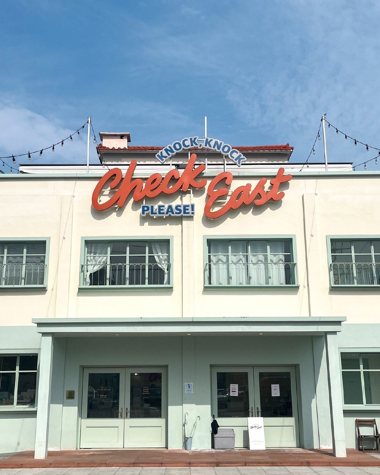 강릉 핫플레이스 체크이스트 카페 건물 전체 외관