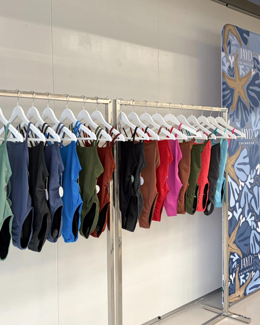 JAYD 팝업스토어 컬러풀 스윔웨어 행거 디스플레이