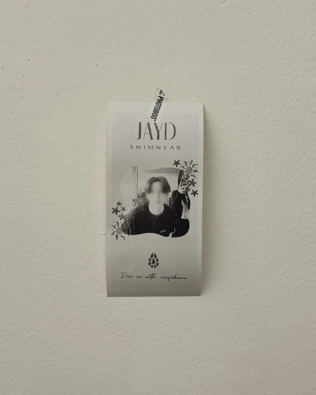 JAYD 브랜드 로고가 들어간 모던피키 포토부스 커스텀 프레임 출력물