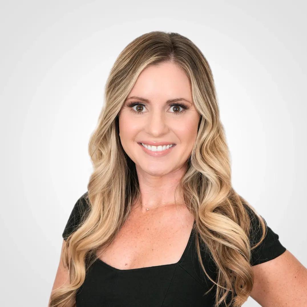 Stephanie Pia headshot