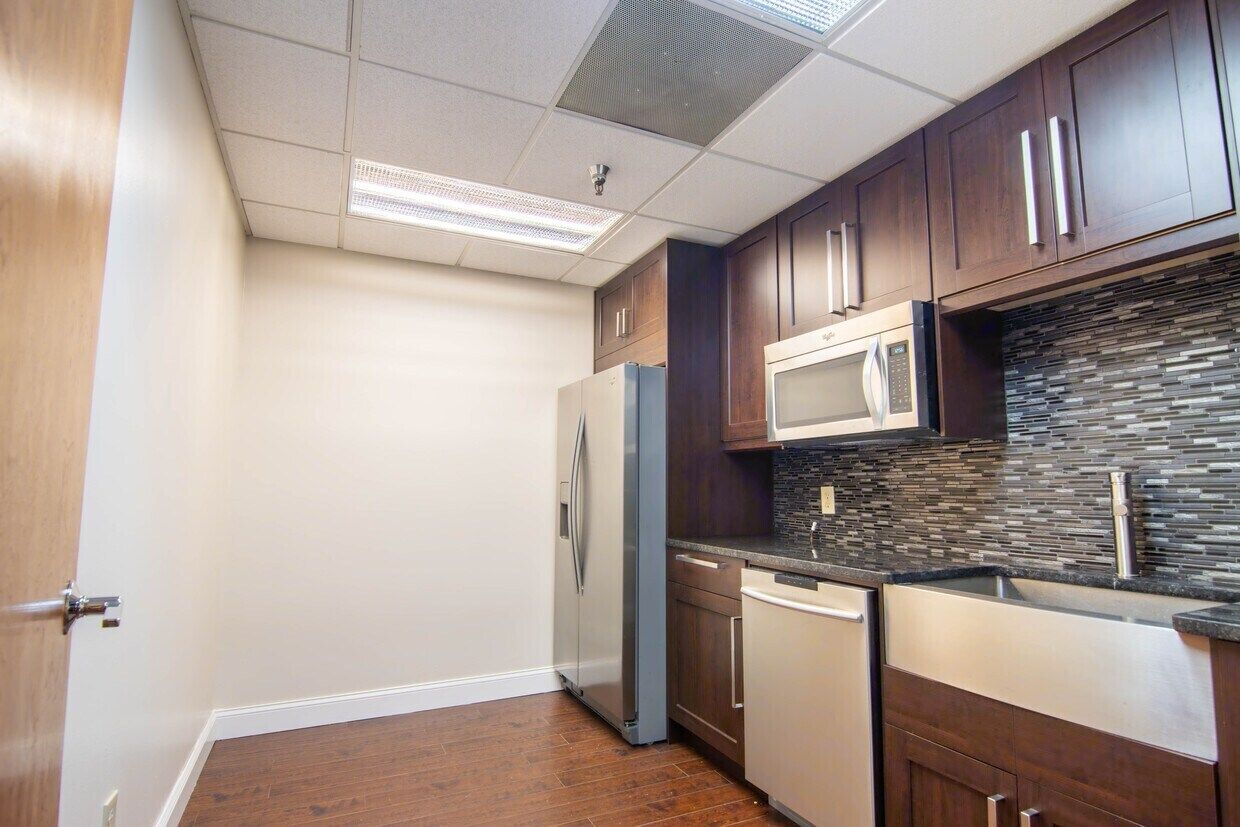 696 1st Ave N Kitchen