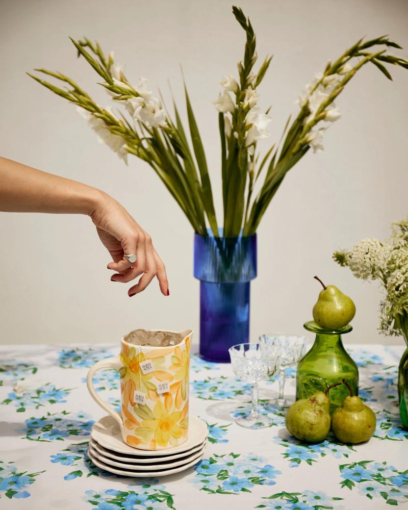 Smith House of Tea — photograph by Cass Collett