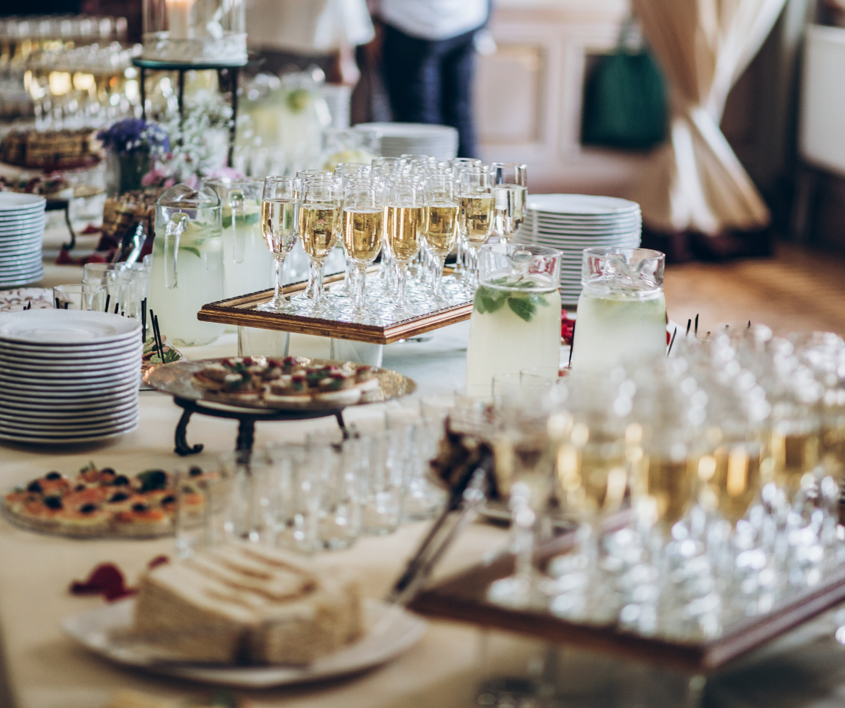 A beautifully arranged table setup with luxurious decorations for events in Abu Dhabi