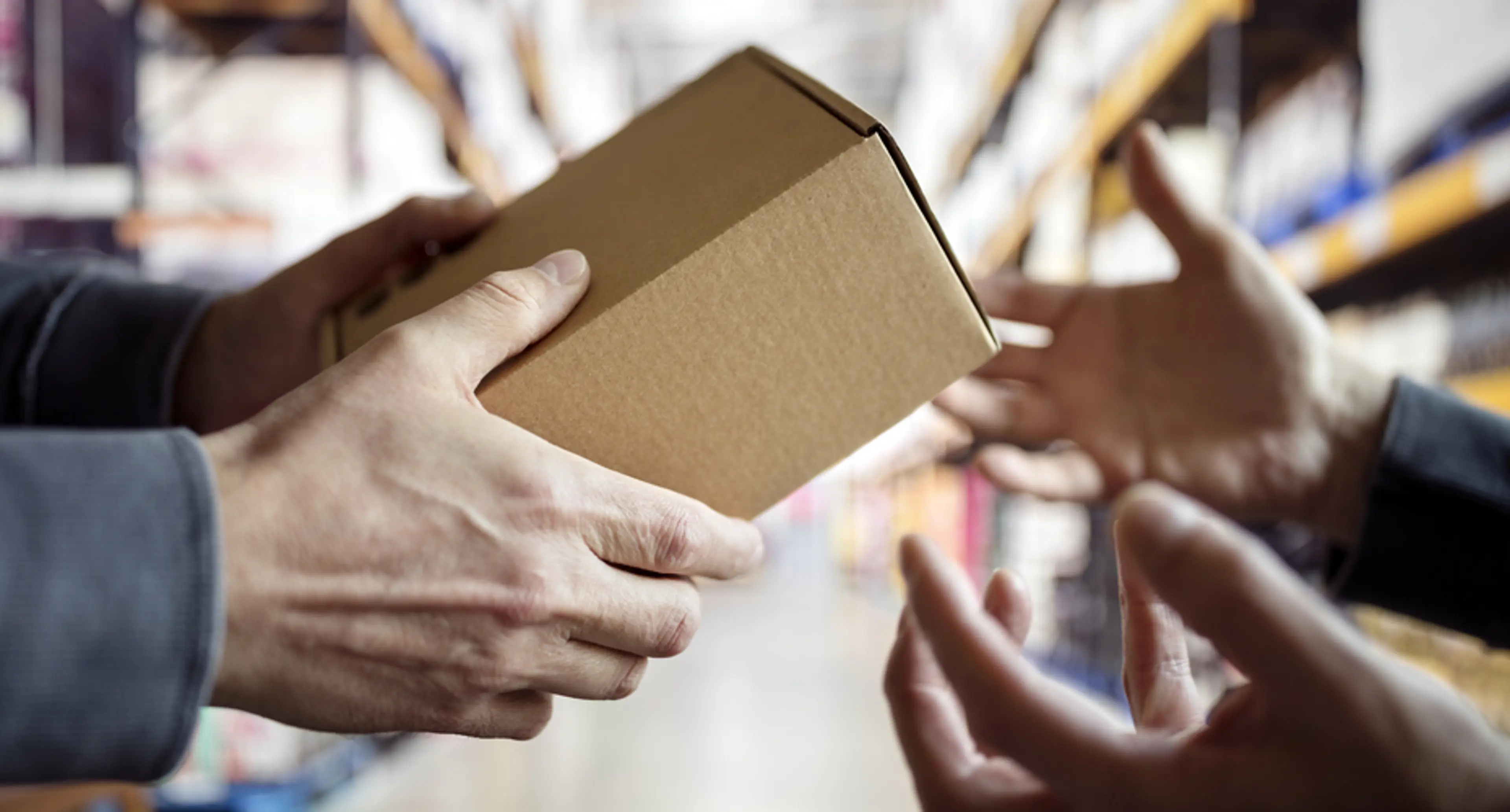 Med mindre esker og en mer enhetlig utforming får du plass til flere varer på en pall, og det blir færre trailere på veien.