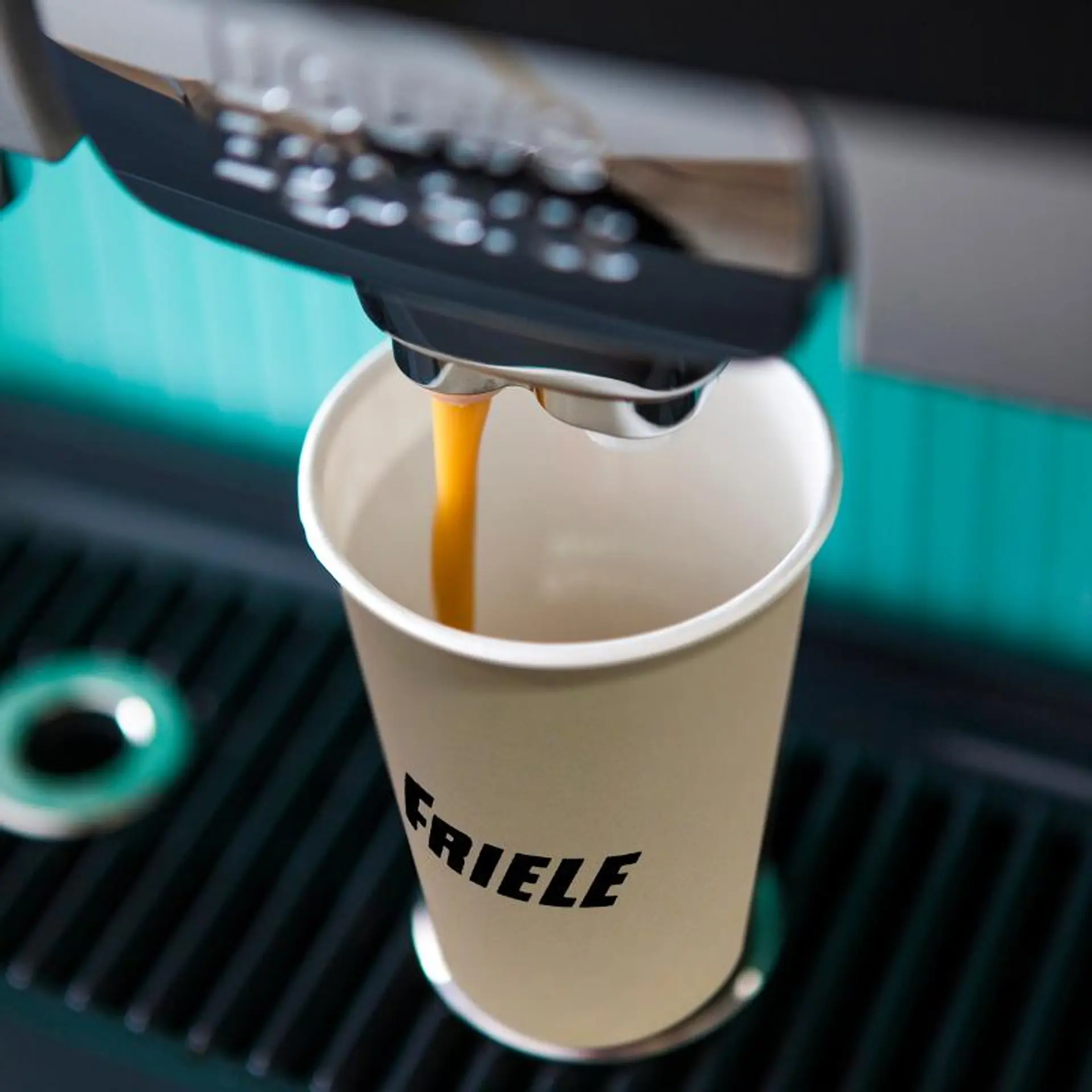 Cafitesse med Friele beger