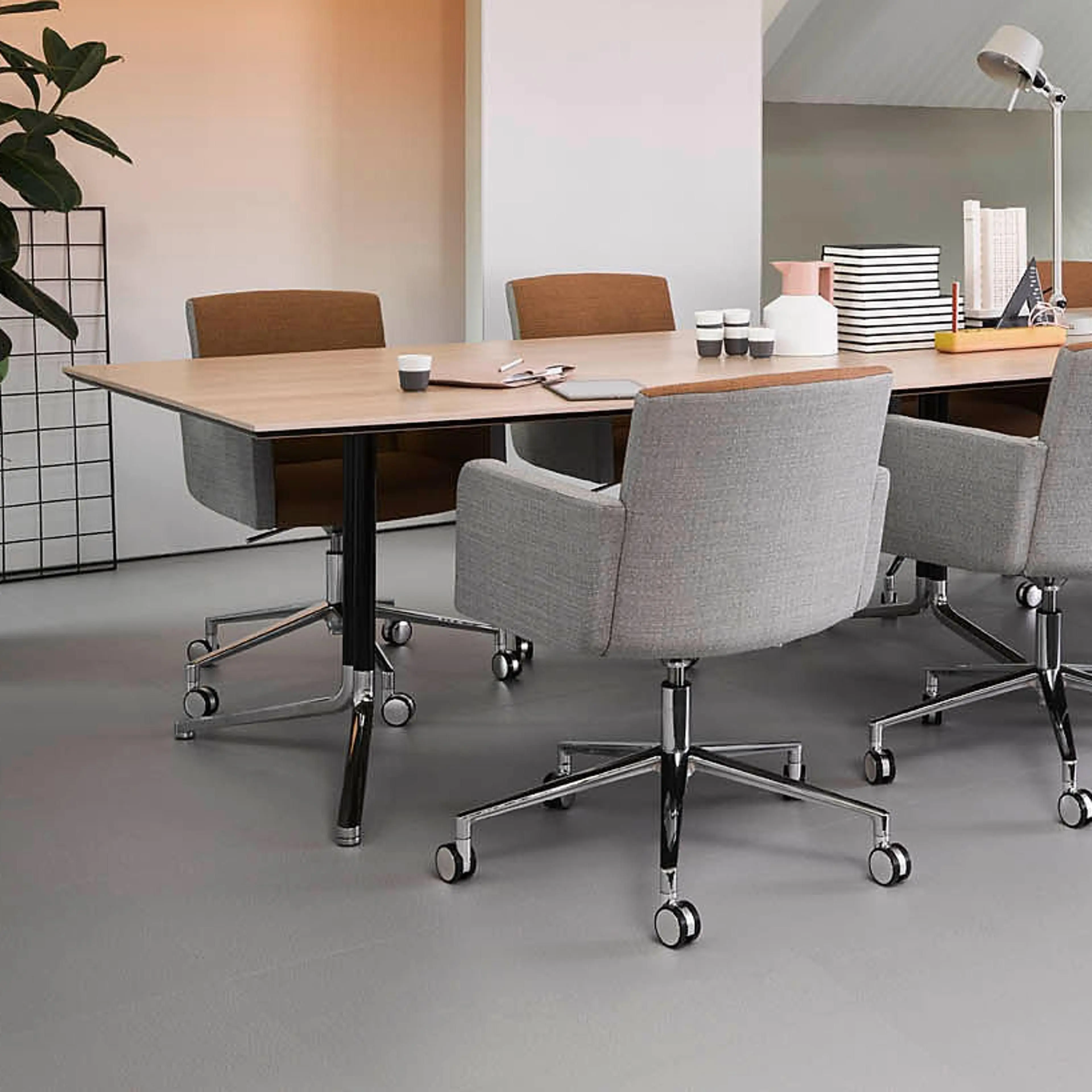 Bord og møteromsstoler