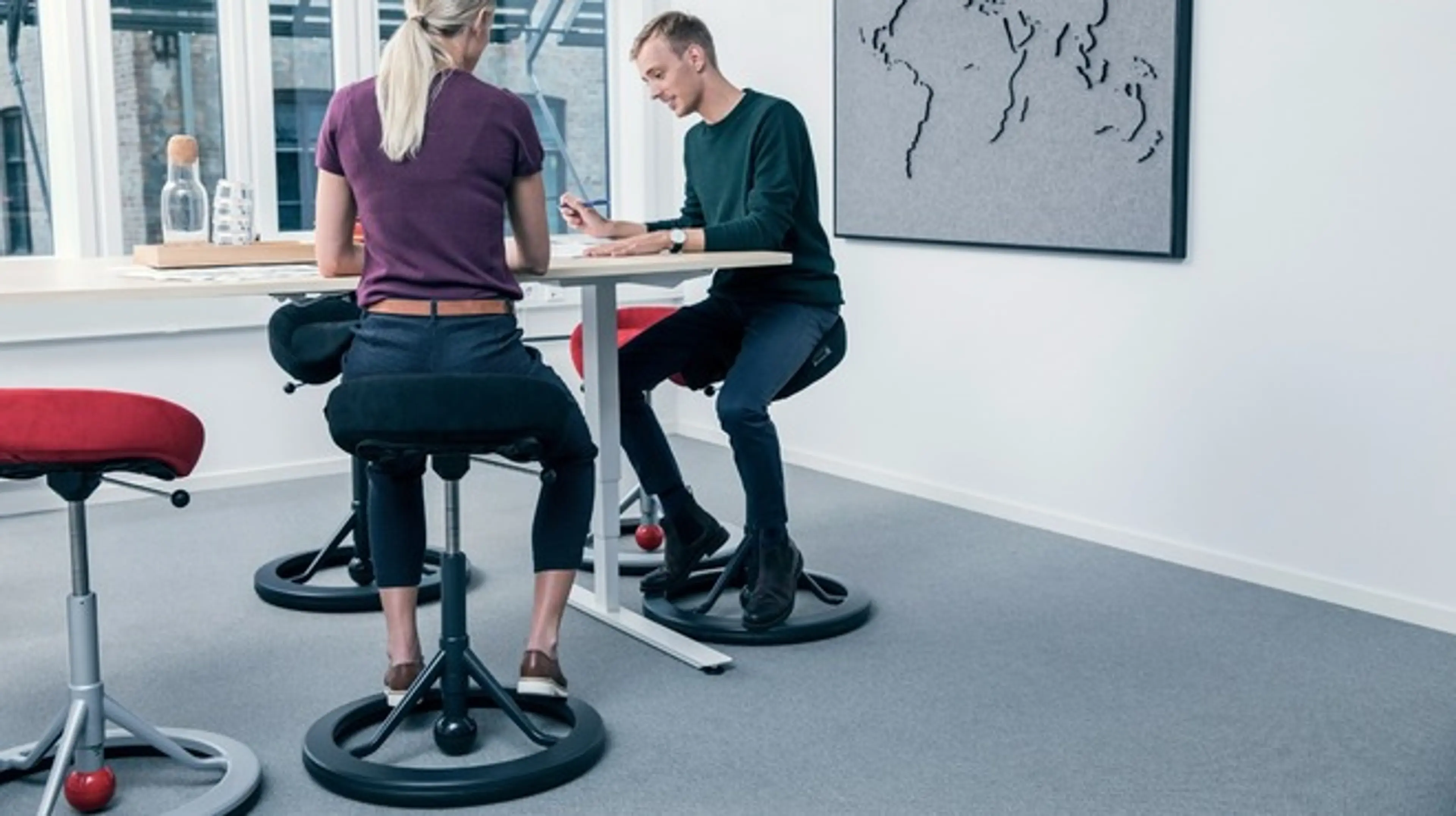 Ergonomiske hjelpemidler på arbeidsplassen - Artikkelbilde