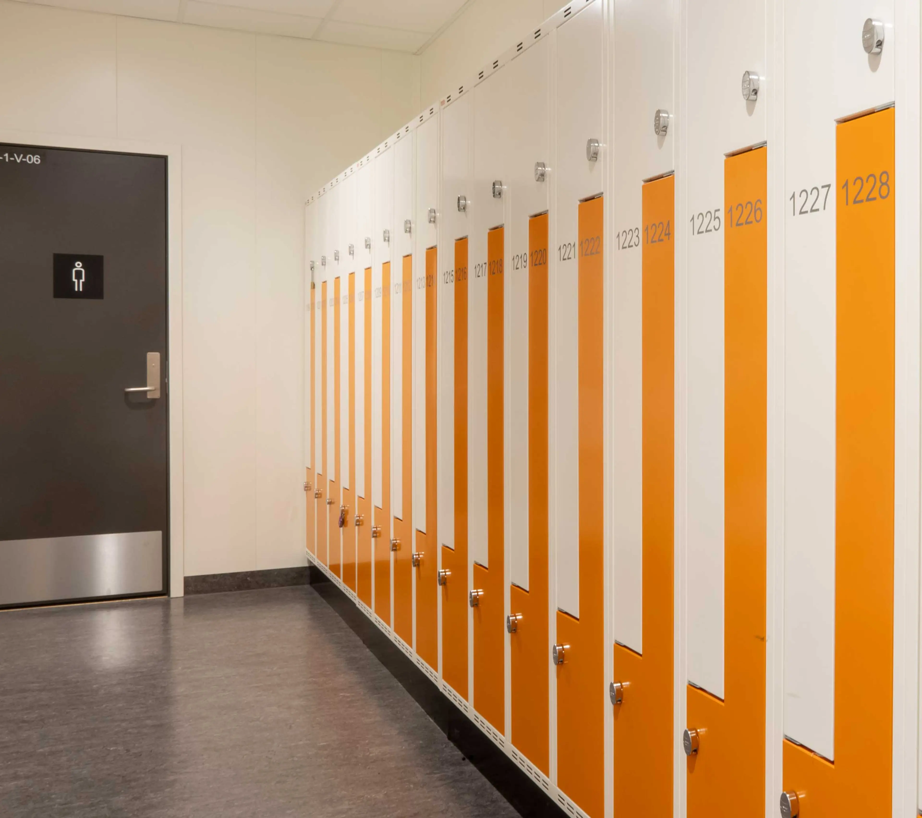 Møbler på Vest-Lofoten VGS, levert av Norengros NB Engrosd