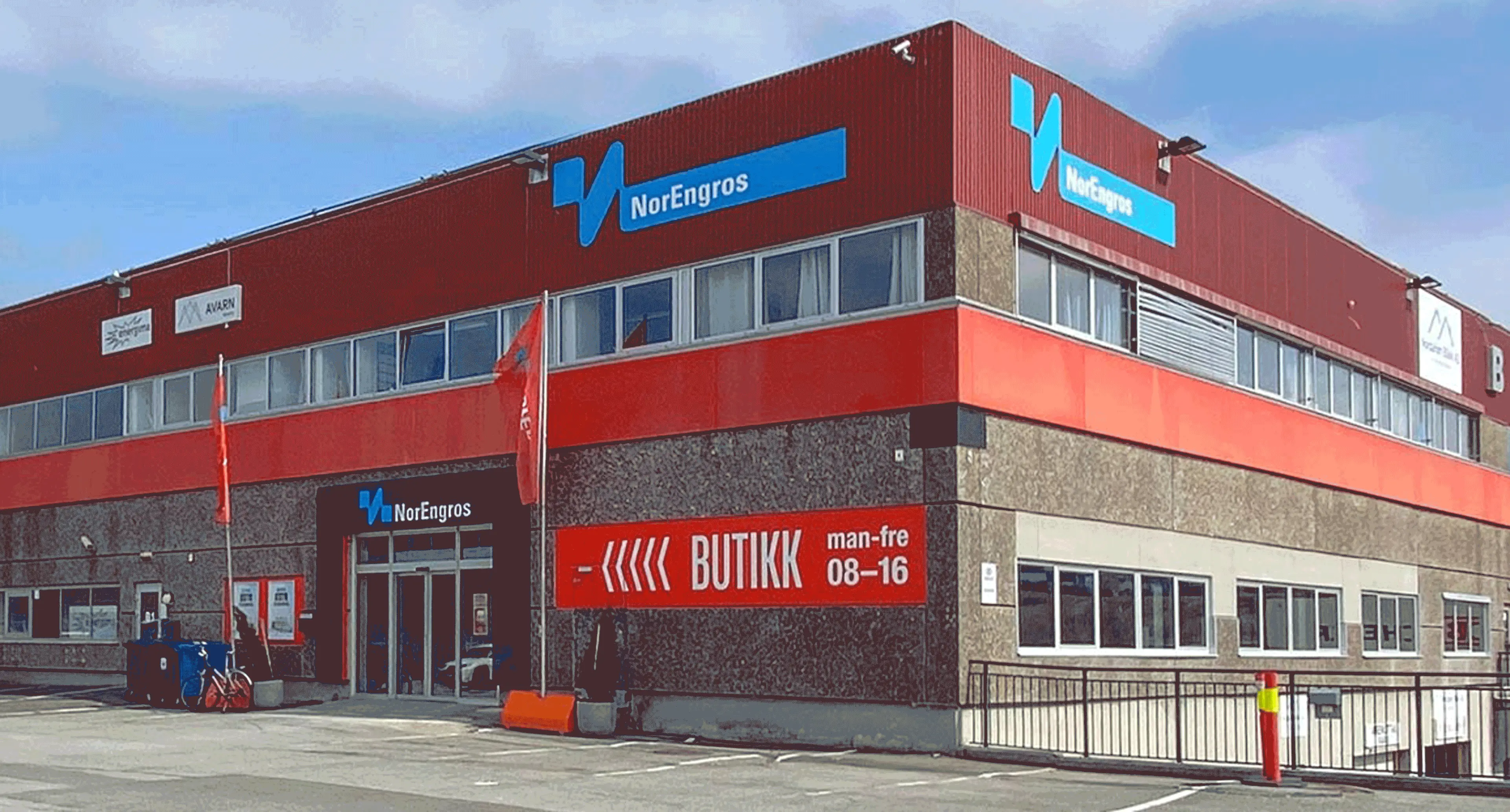 Bildet viser Tegelverkveien 17 i Bodø, med butikken vår i 1. etasje.