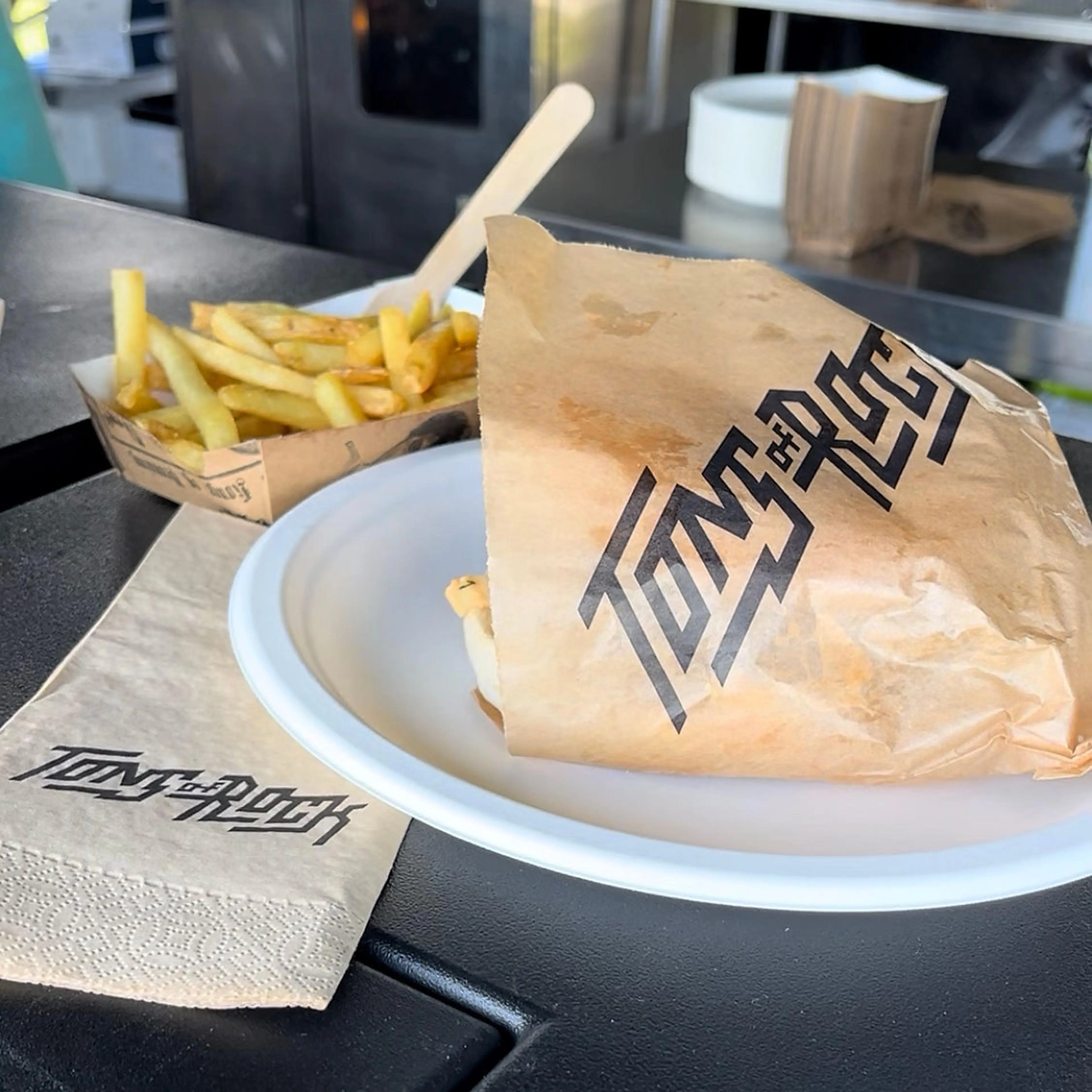 Engangsemballasje med profiltrykk Tons of Rock