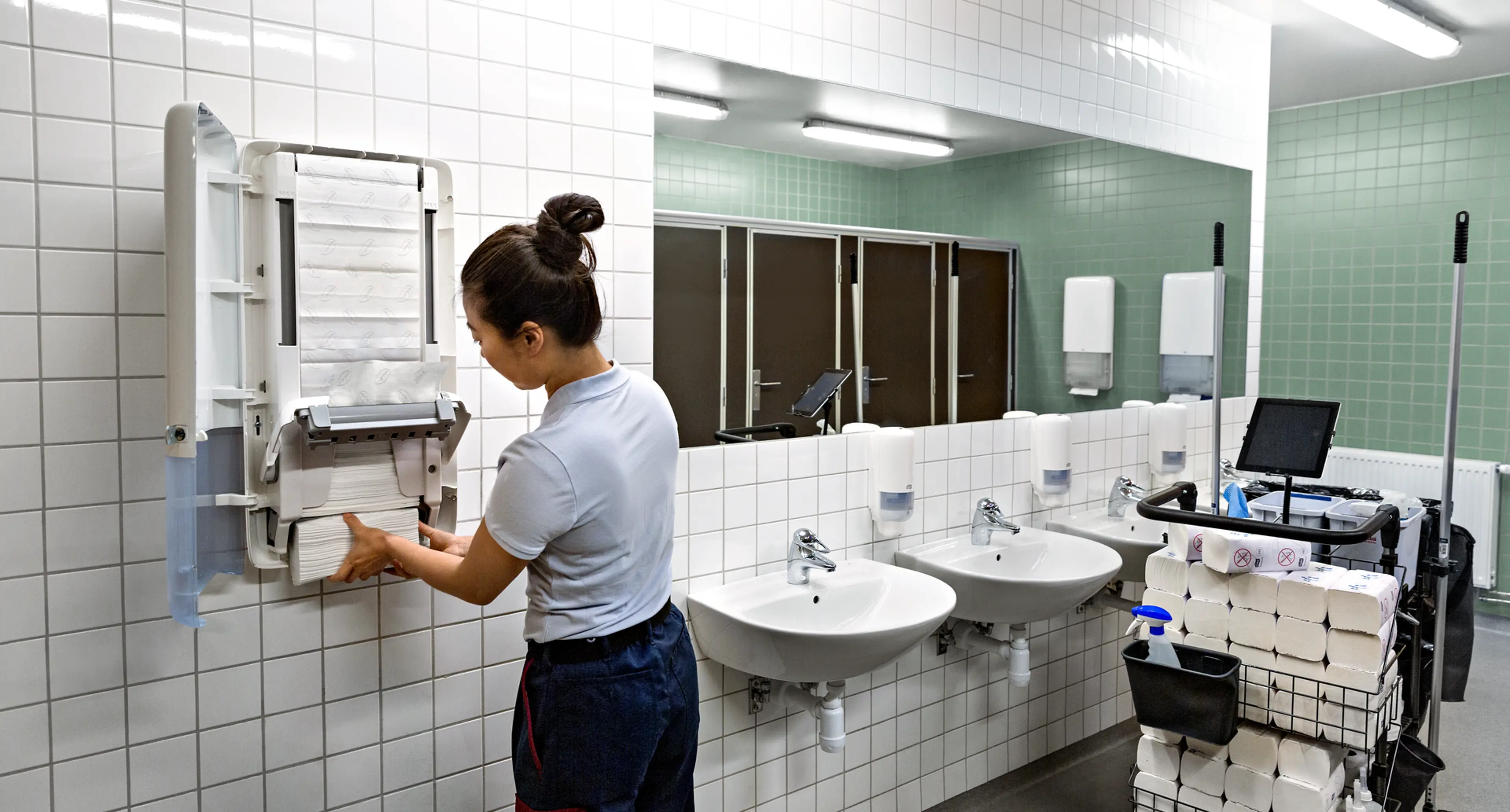 Tork Peakserve på toalettrom