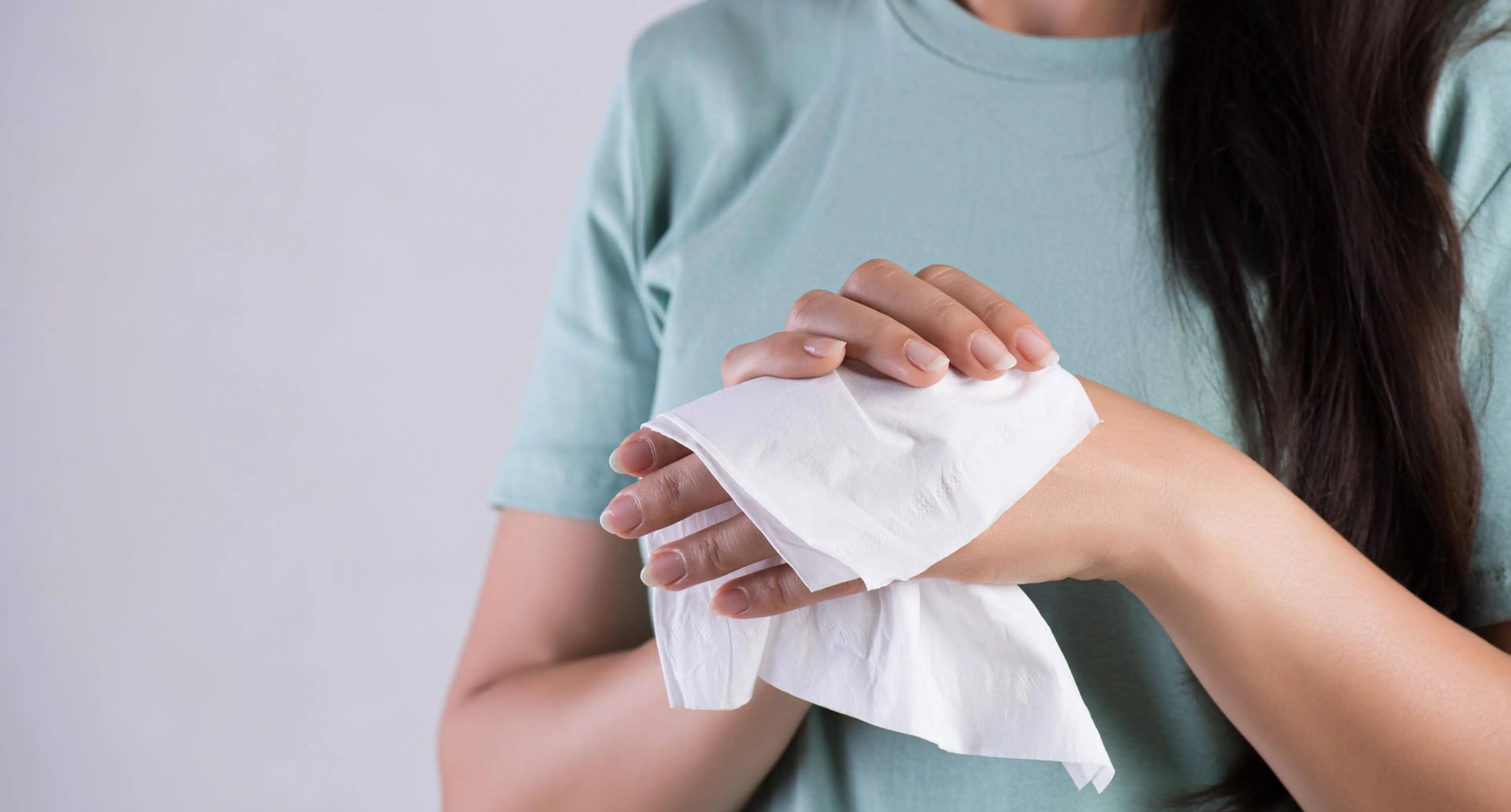 Tørking av hender med papir