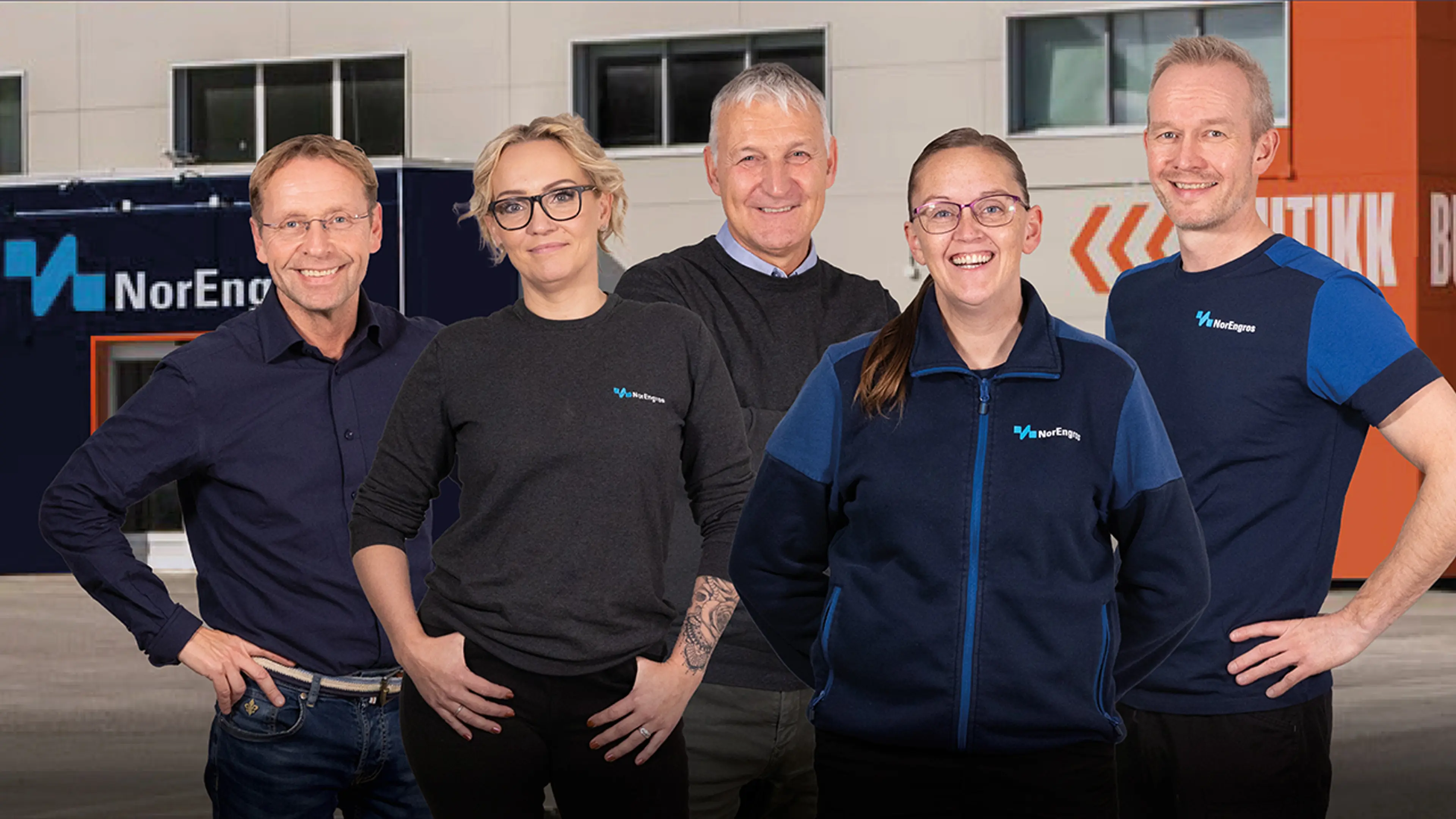 Bildet viser våre medarbeidere på Finnsnes: Raymond, Lisa, Stig, Ramona og Morten.