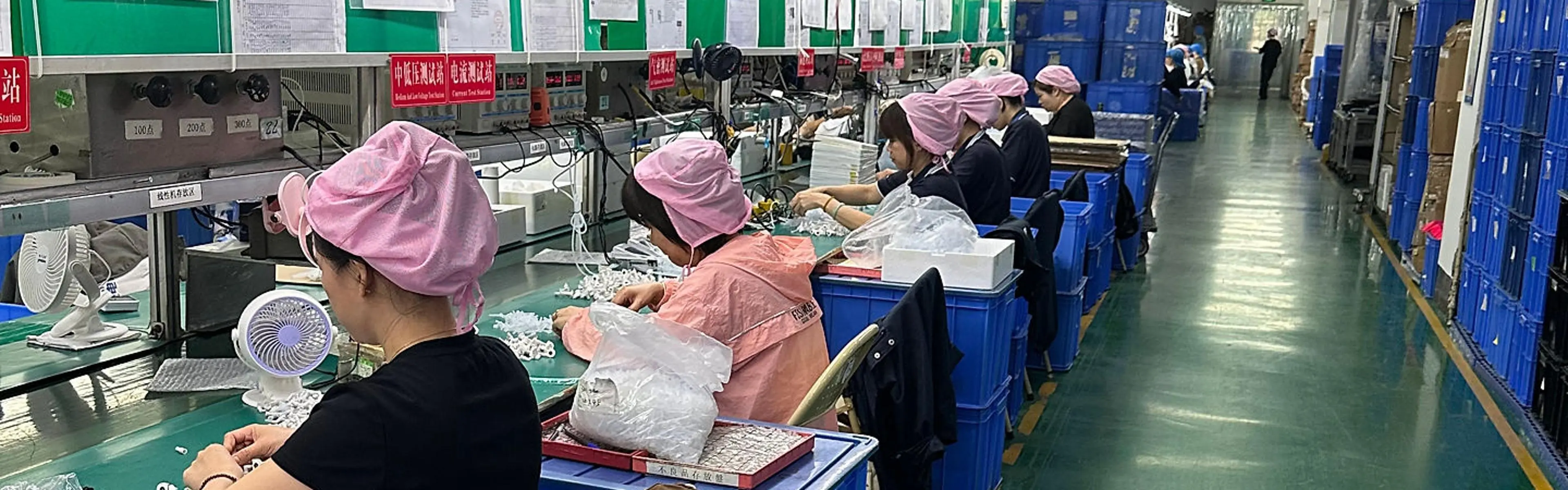Arbeidere på fabrikk