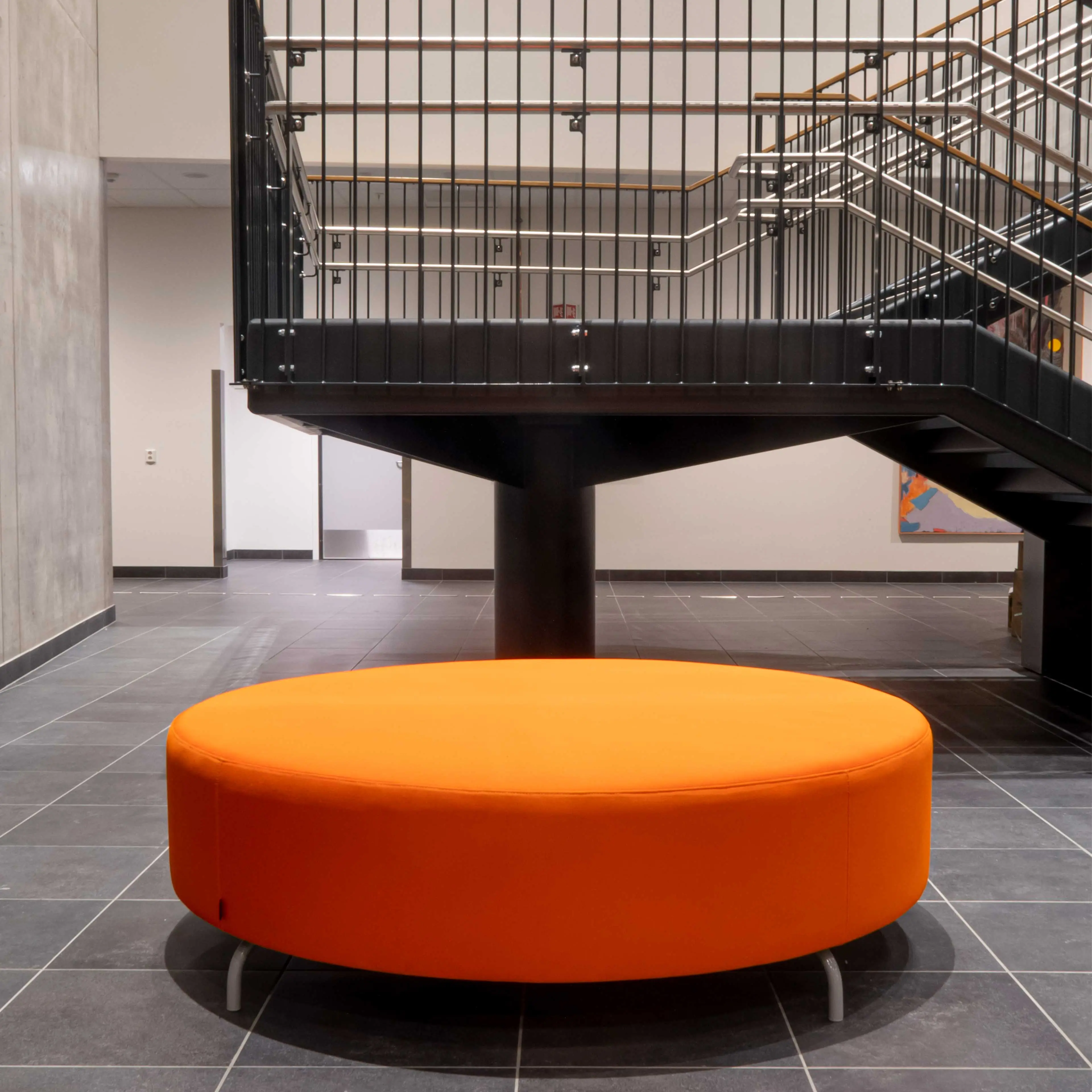 Møbler på Vest-Lofoten VGS, levert av Norengros NB Engrosd