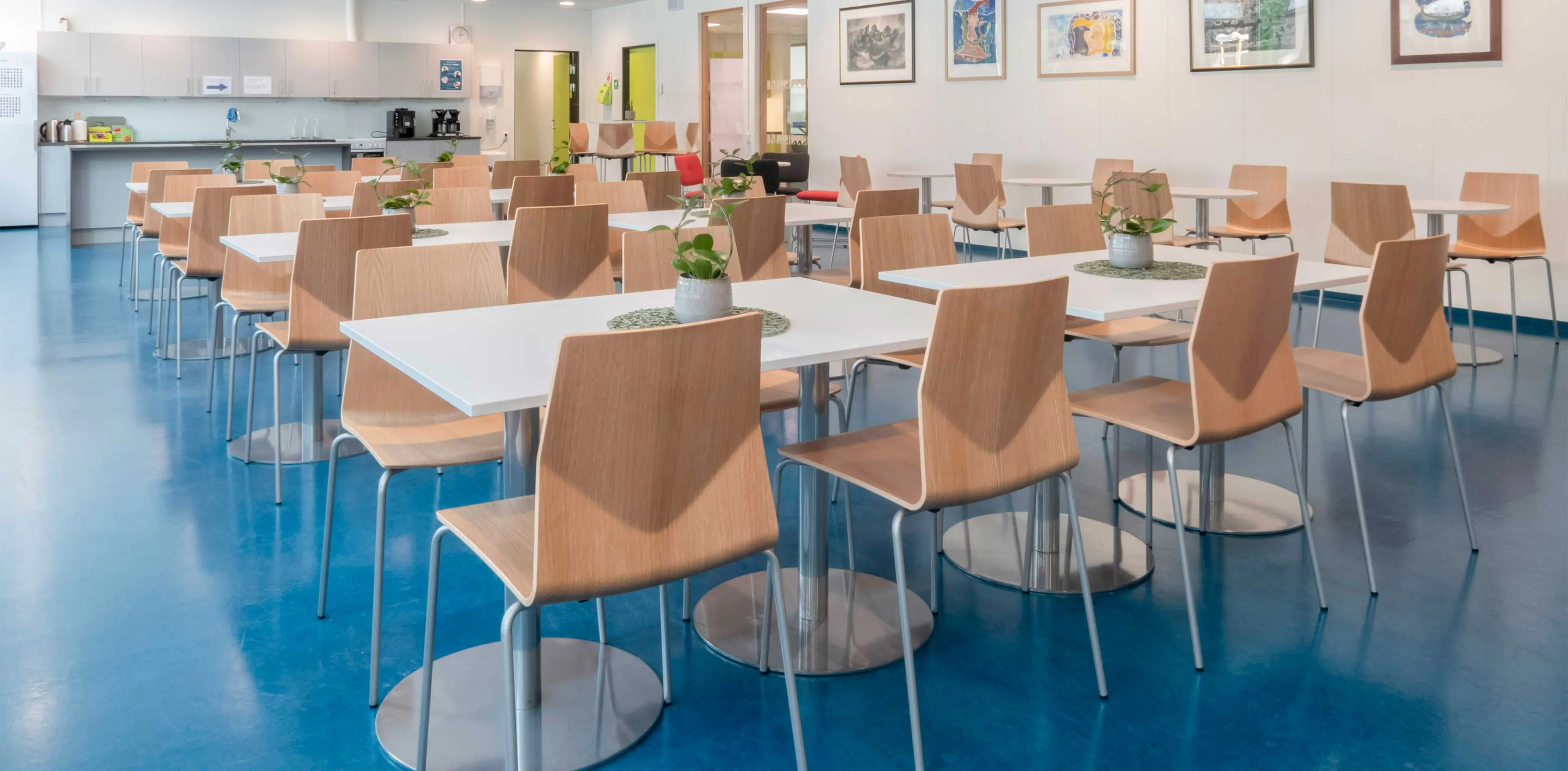 Møbler på Vest-Lofoten VGS, levert av Norengros NB Engrosd