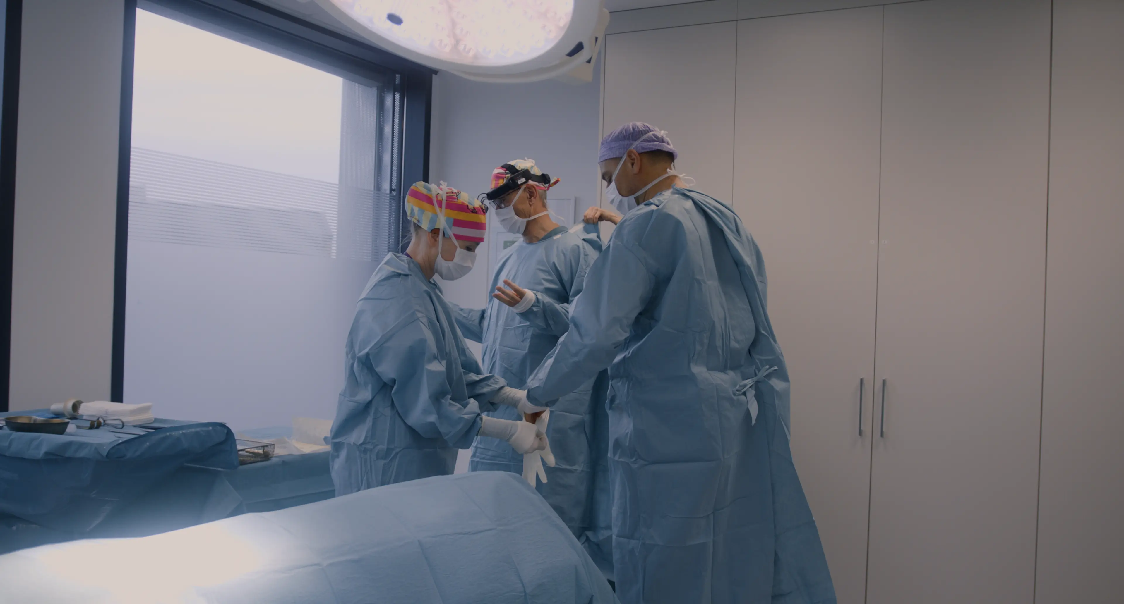 Kirurger som gjør seg klare til operasjon
