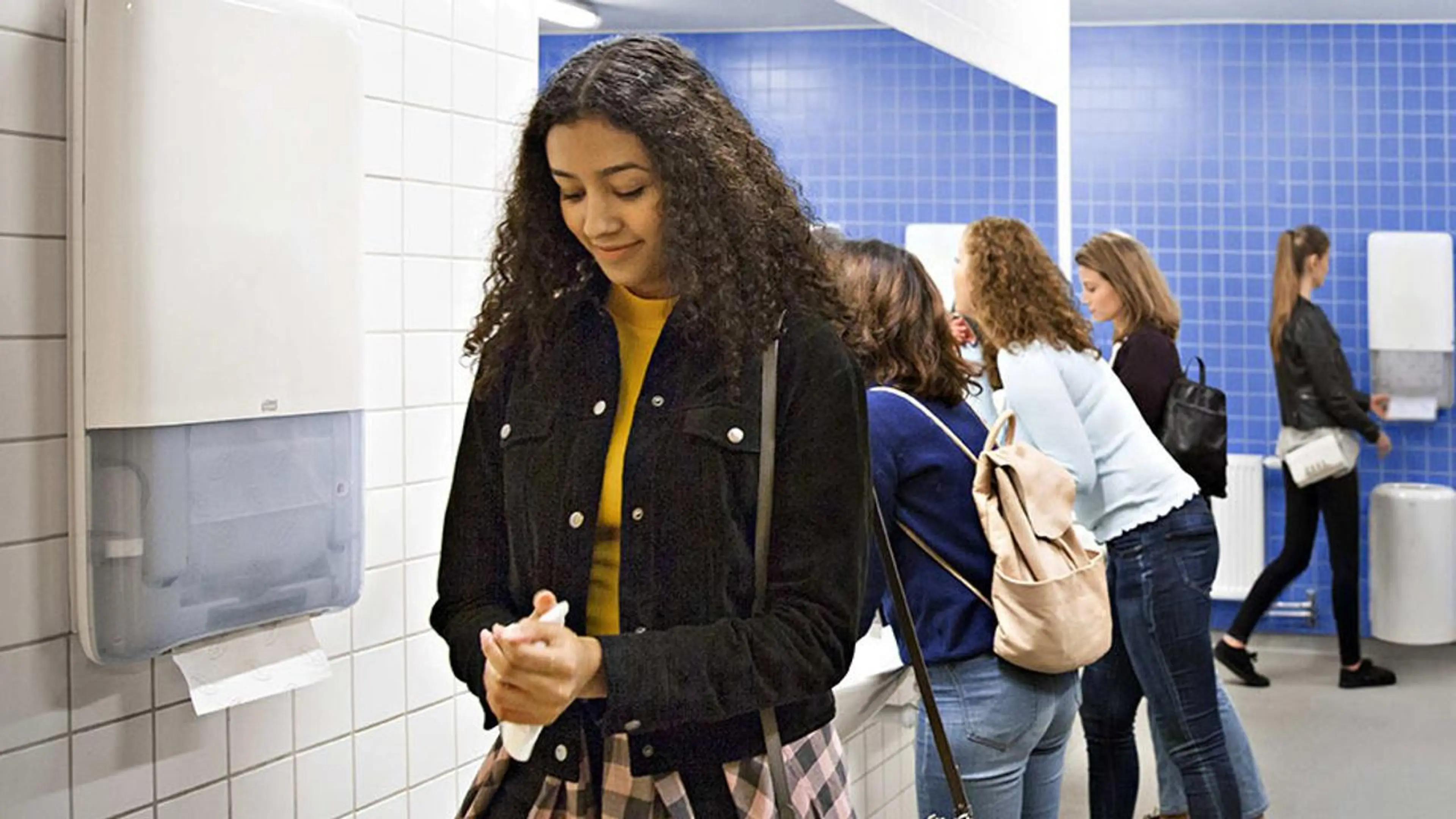Tork Peakserve i bruk på toalett
