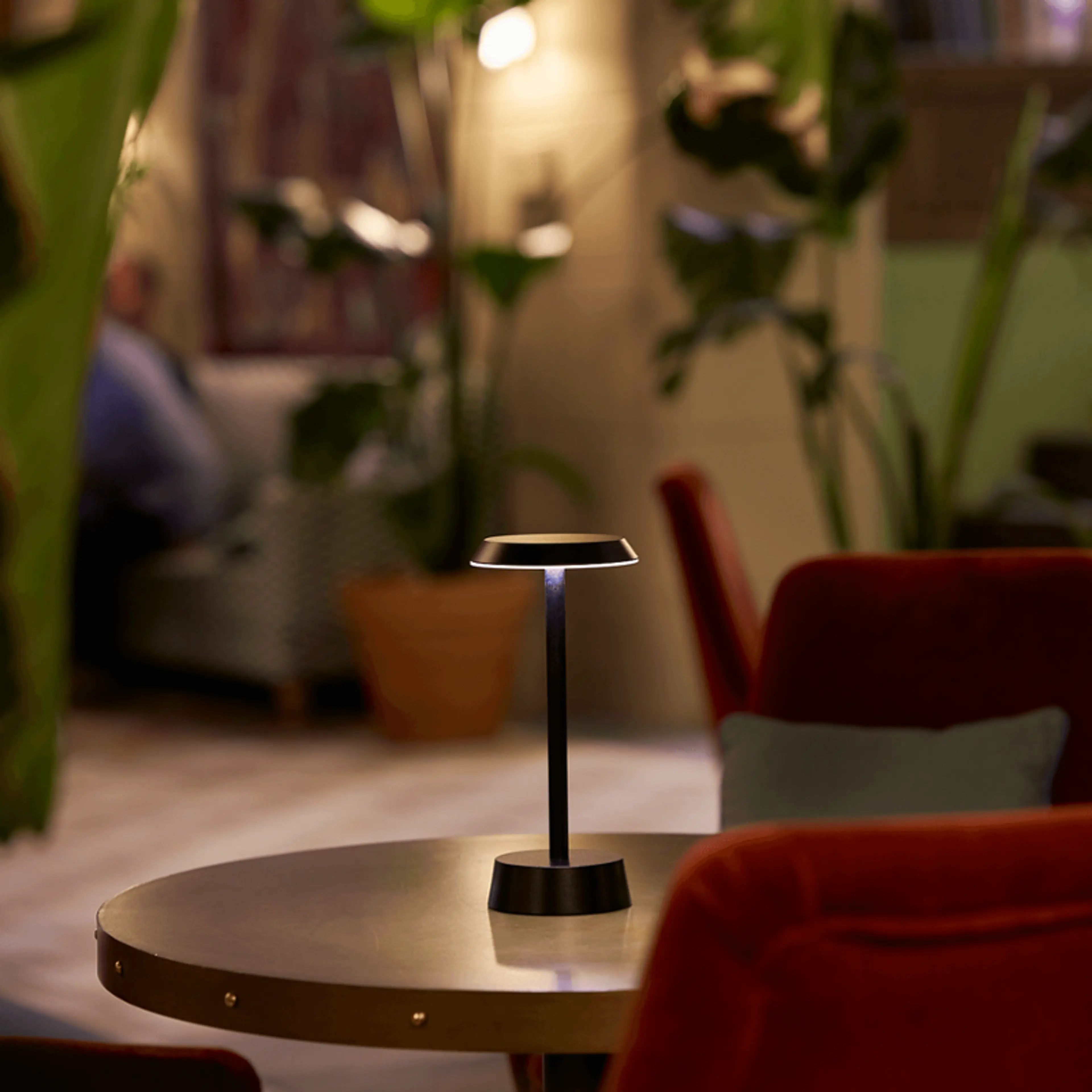 Svart Duni Led lampe