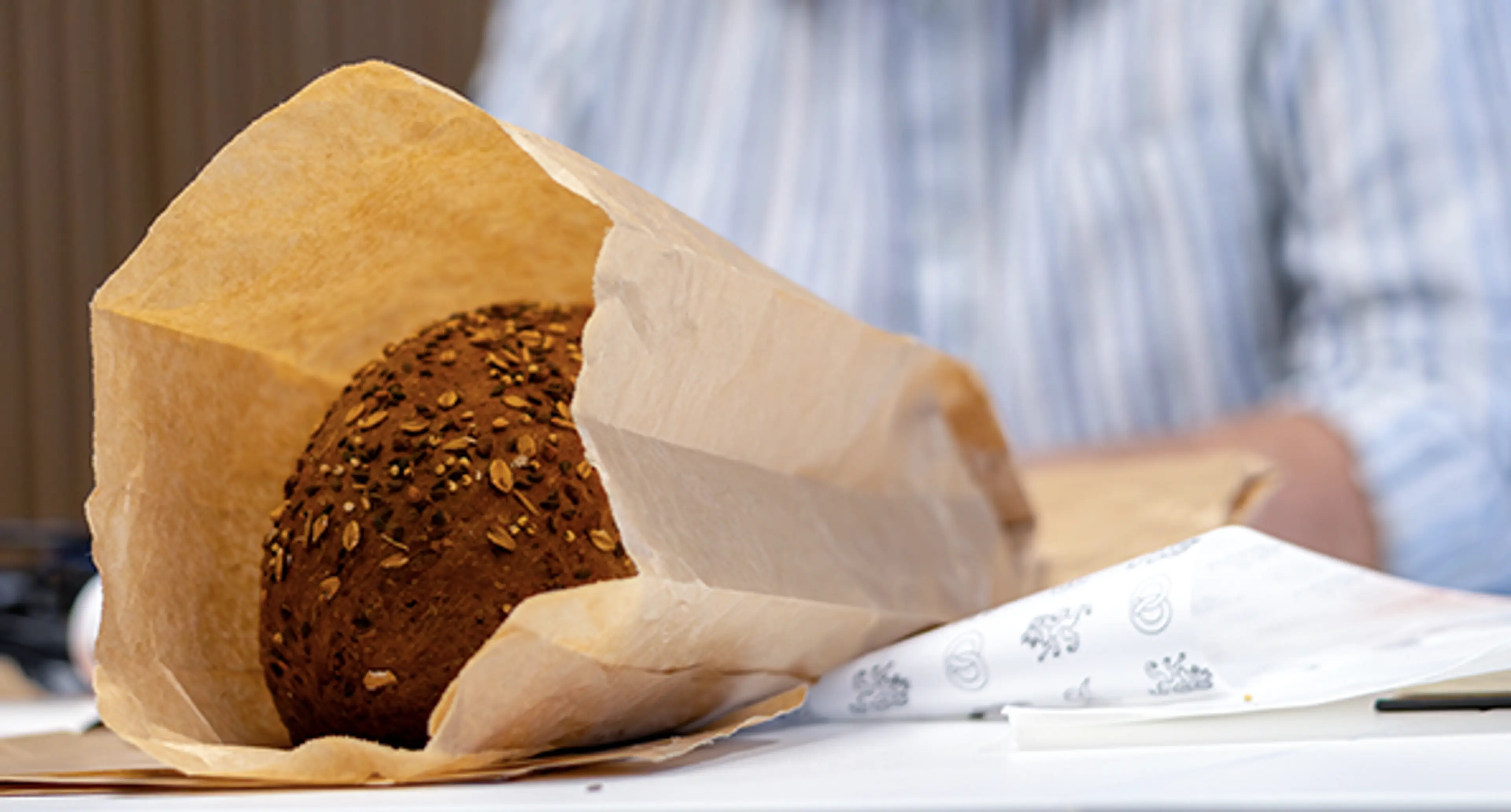 Bker Brun Brød i brødpose fra Norengros 