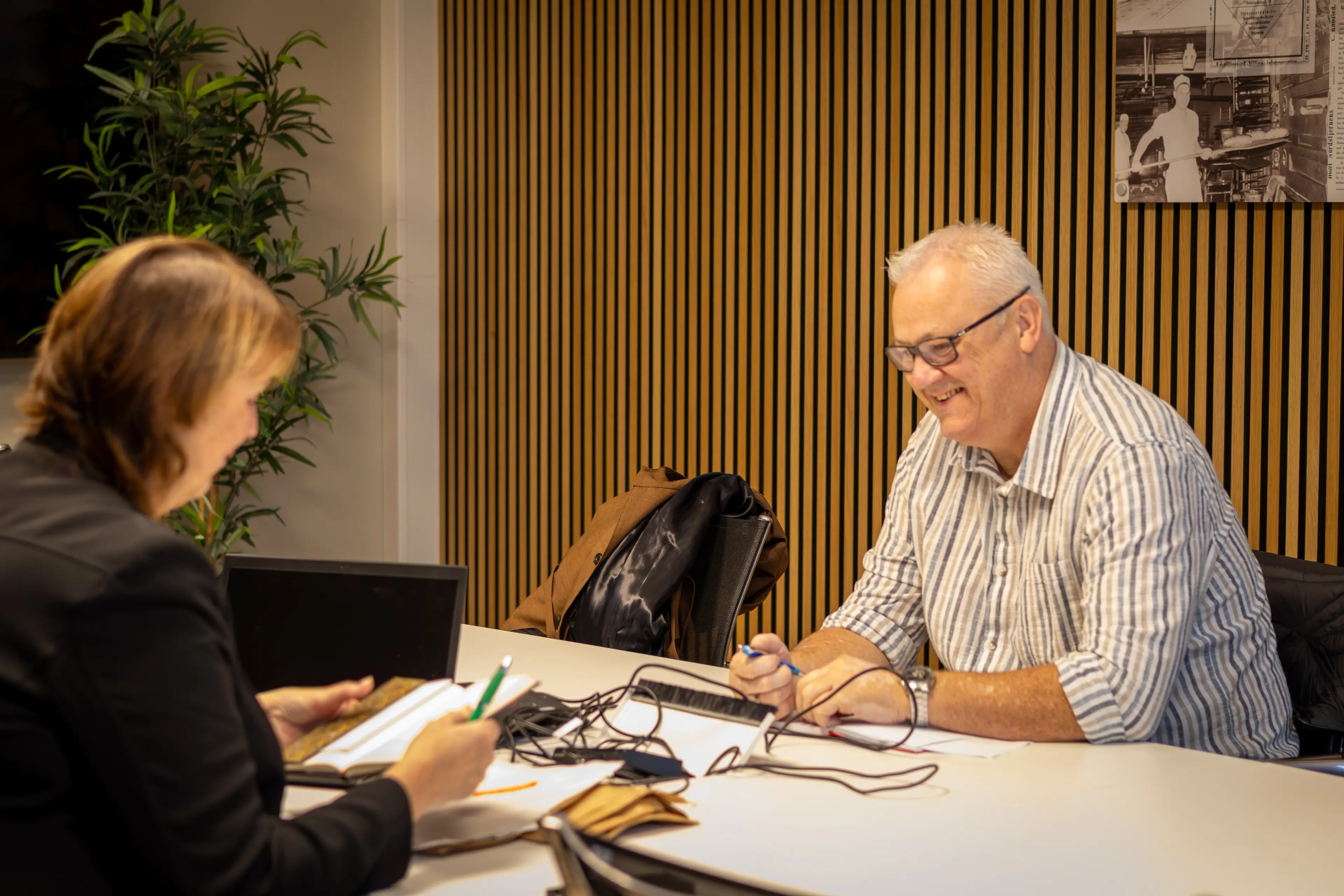 Selger hos Norengros i møte med kunden 