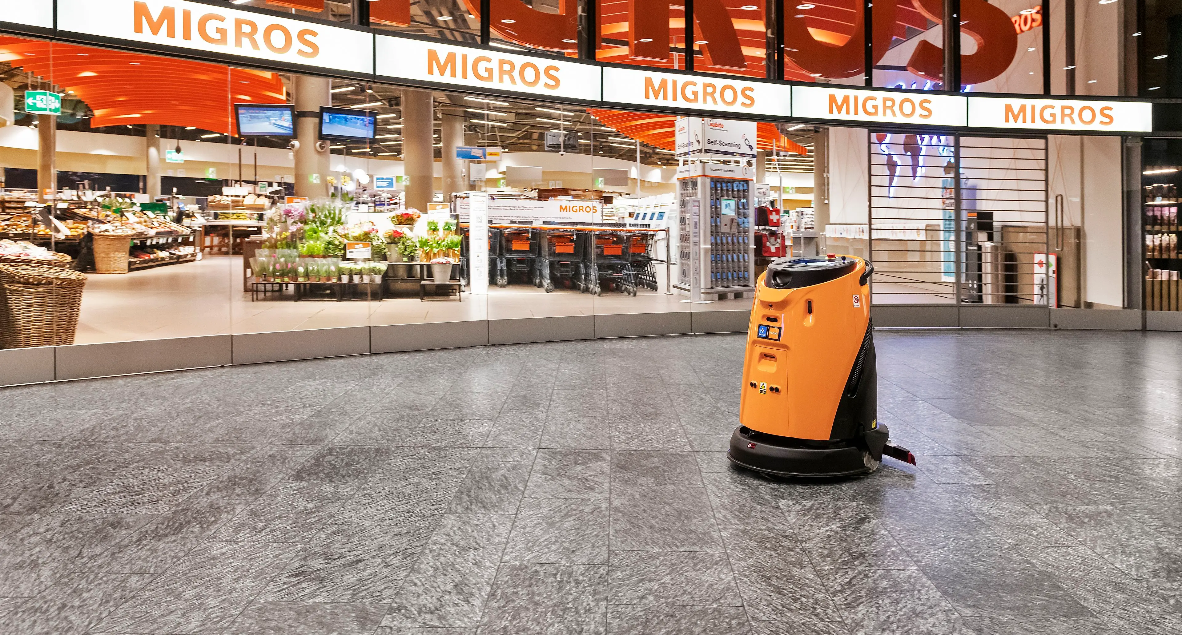 Taski ecobot 50 på flyplass