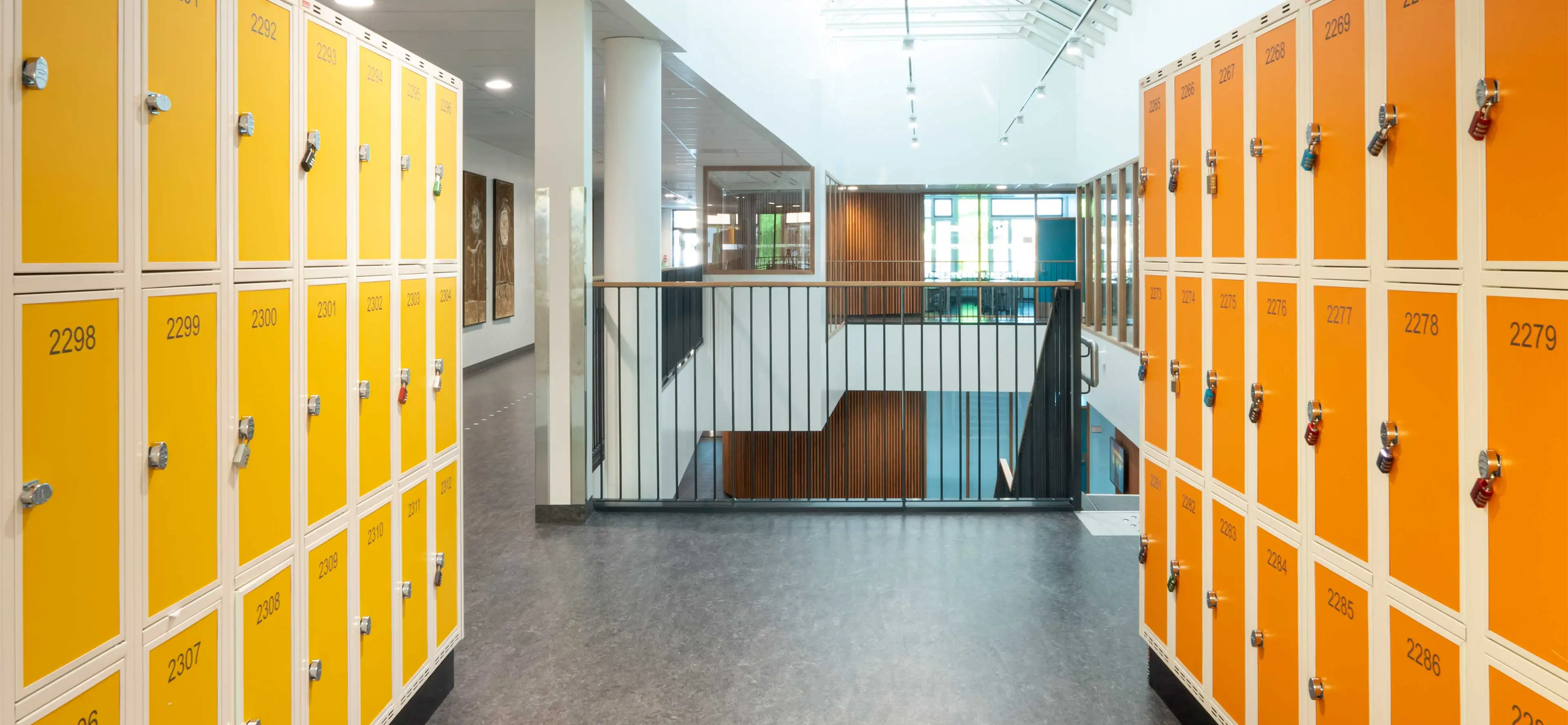 Møbler på Vest-Lofoten VGS, levert av Norengros NB Engros