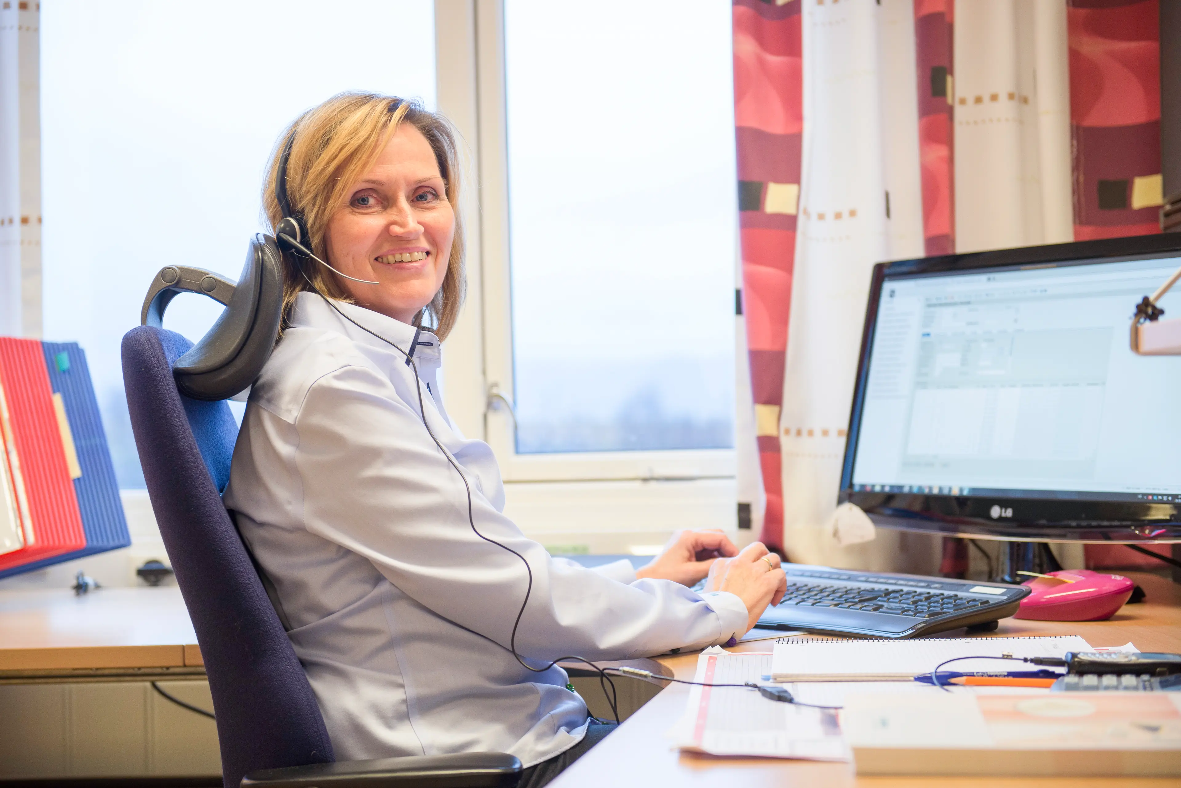 kundeservicemedarbeider på kontoret