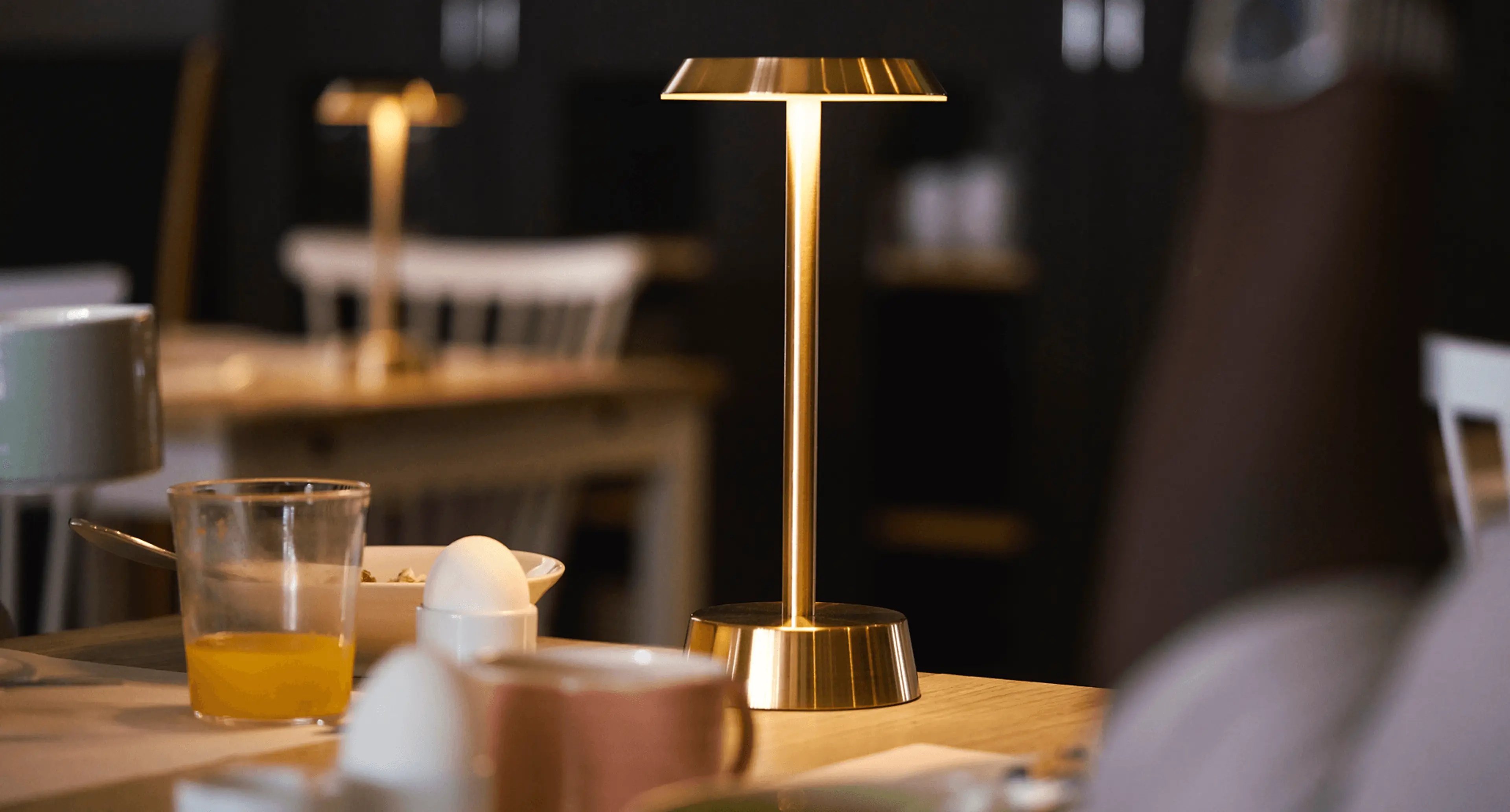 DuniI Nour lys på restaurant