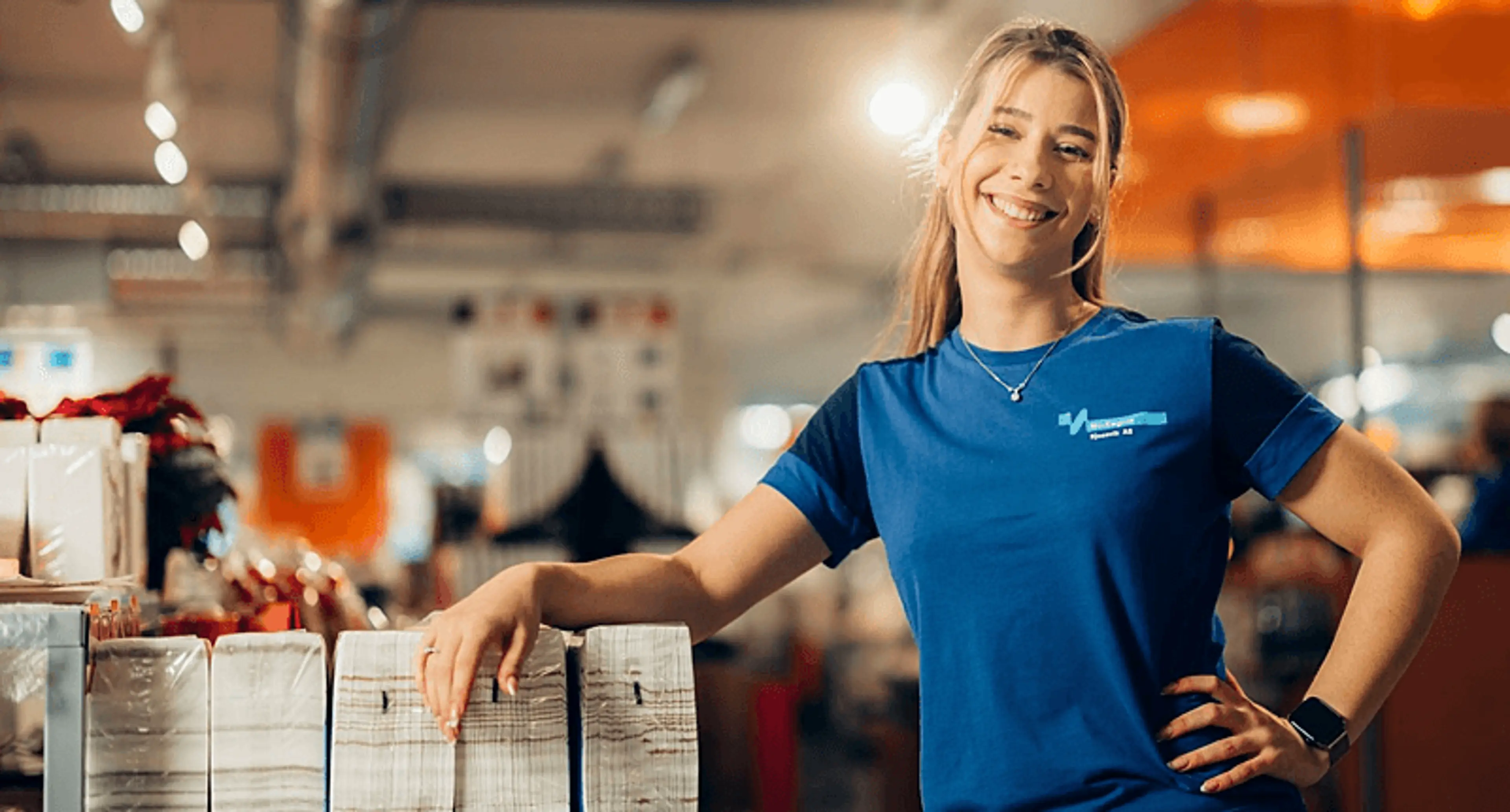 Ansatt i butikk hos Norengros Kjosavik