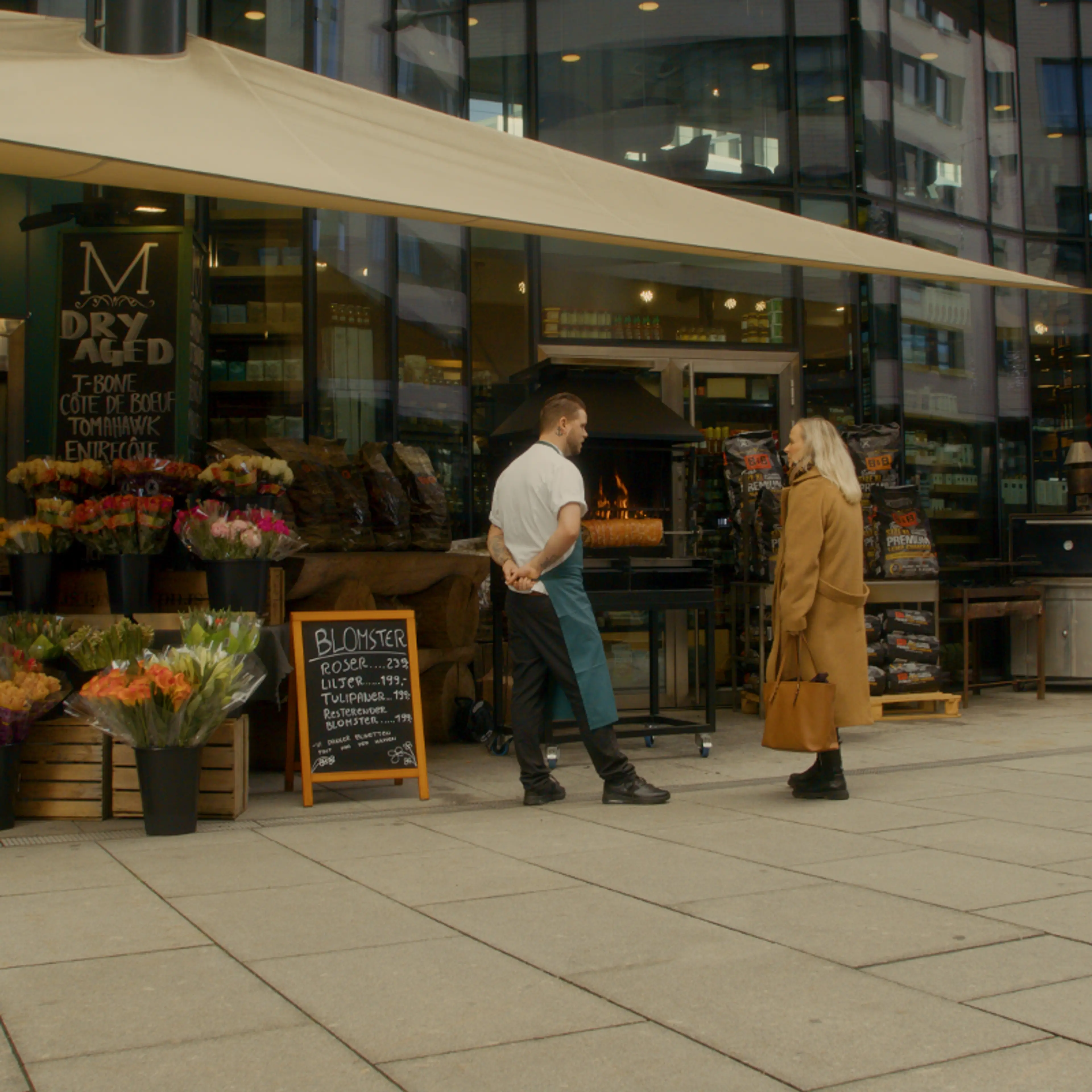 Utenfor Maschmanns matmarked på Skøyen