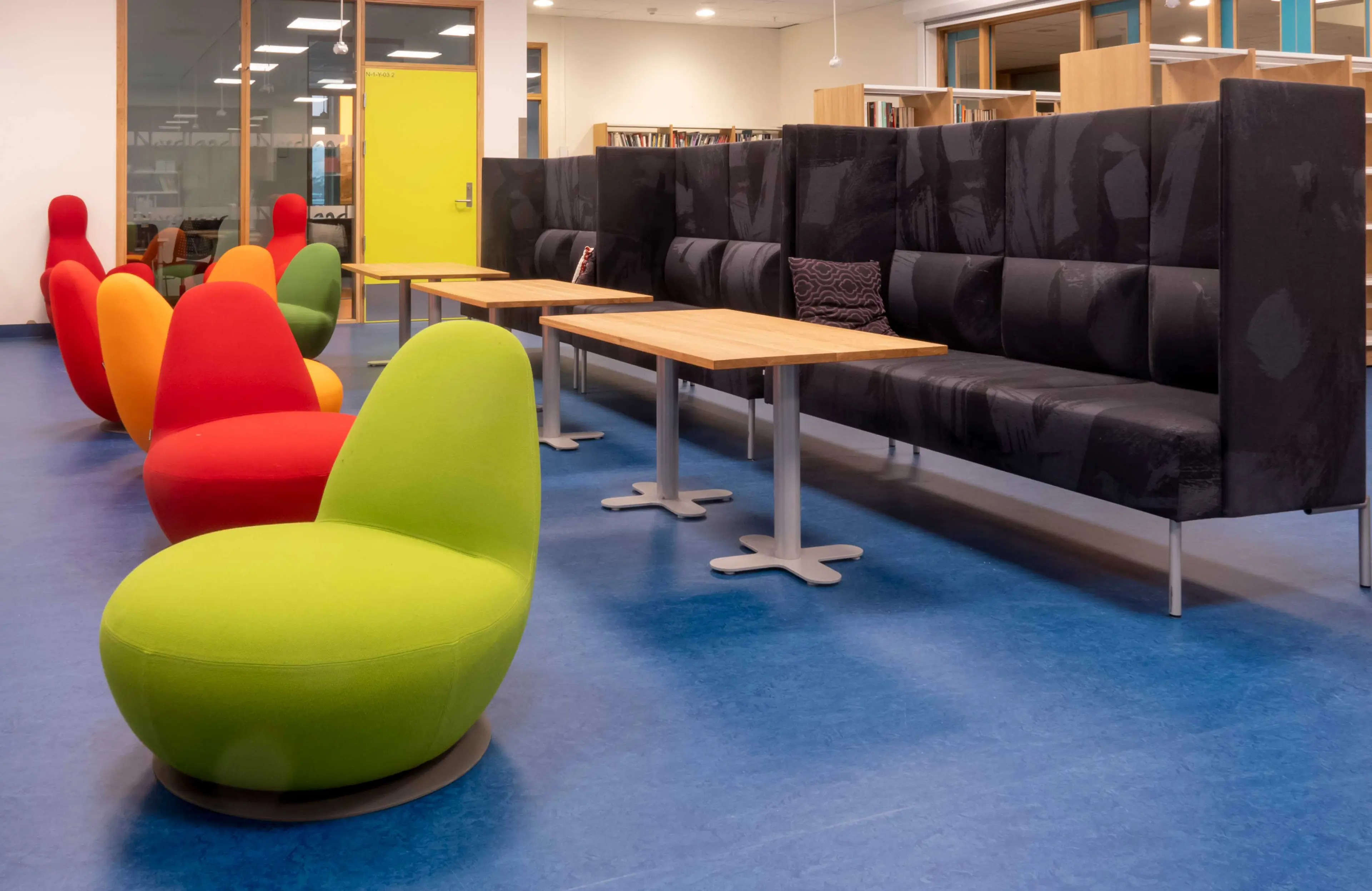 Møbler på Vest-Lofoten VGS, levert av Norengros NB Engrosd