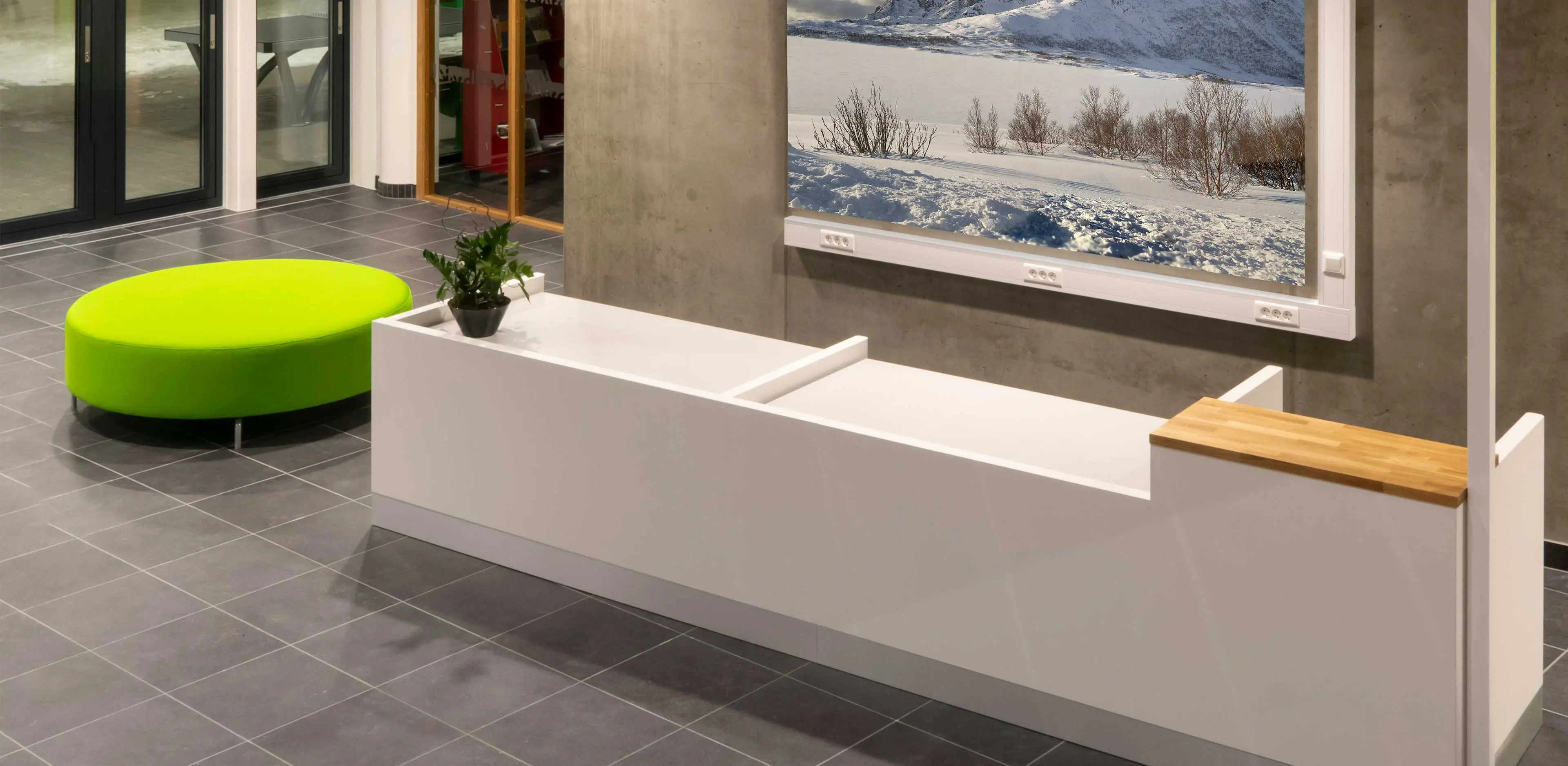 Møbler på Vest-Lofoten VGS, levert av Norengros NB Engrosd