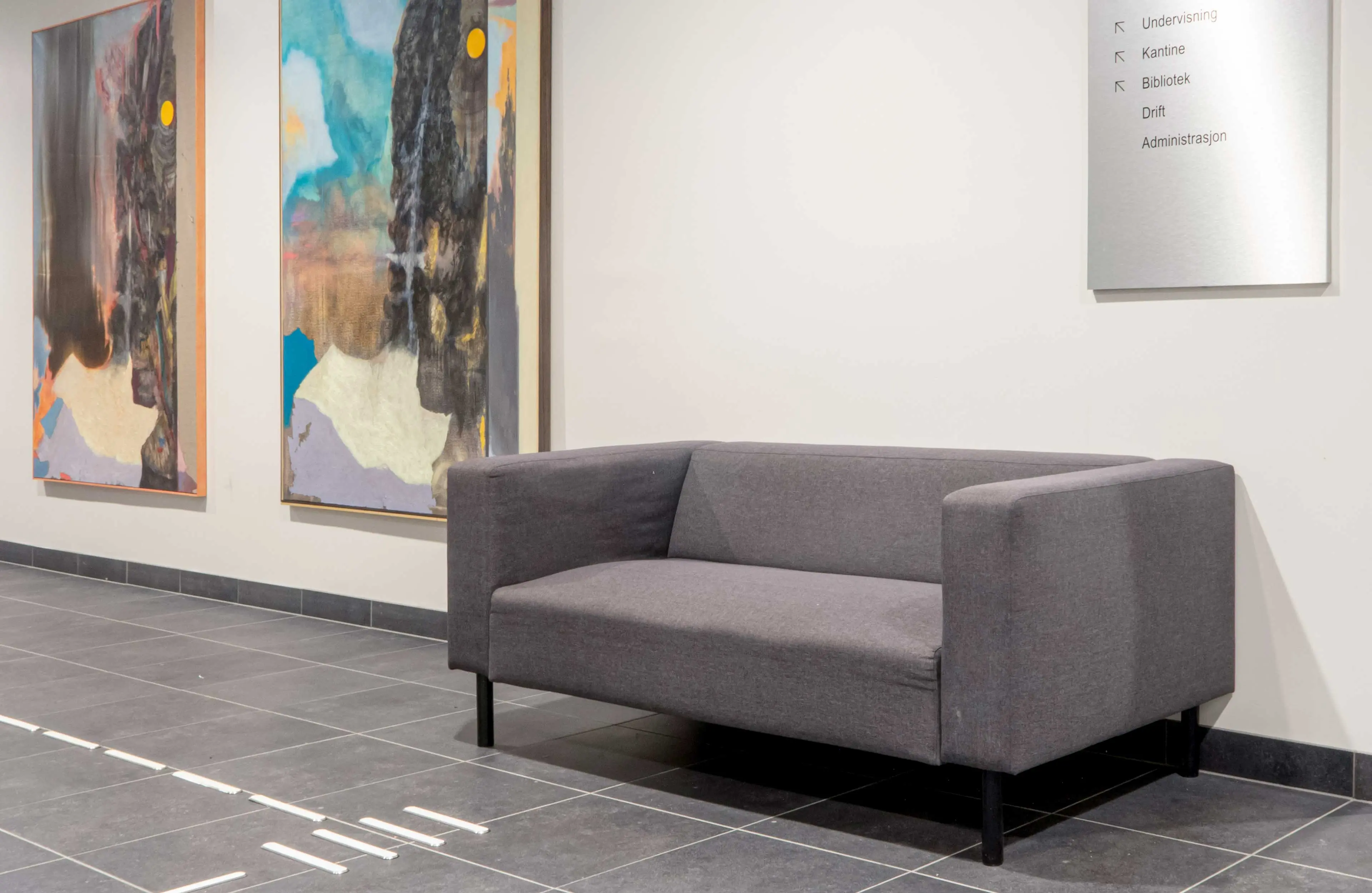 Møbler på Vest-Lofoten VGS, levert av Norengros NB Engrosd