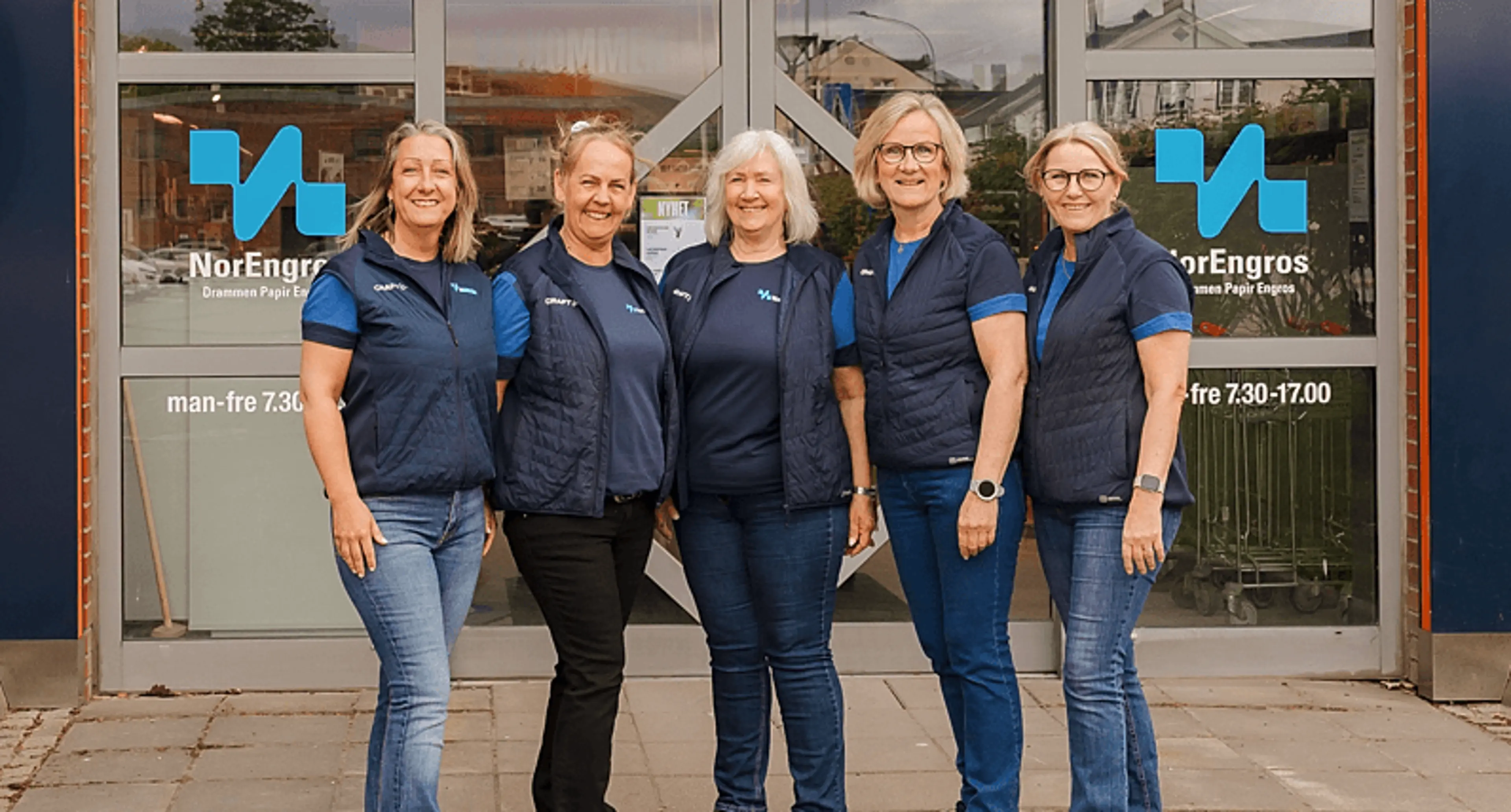 Ansatte i butikk i Norengros Drammen Papir Engros 