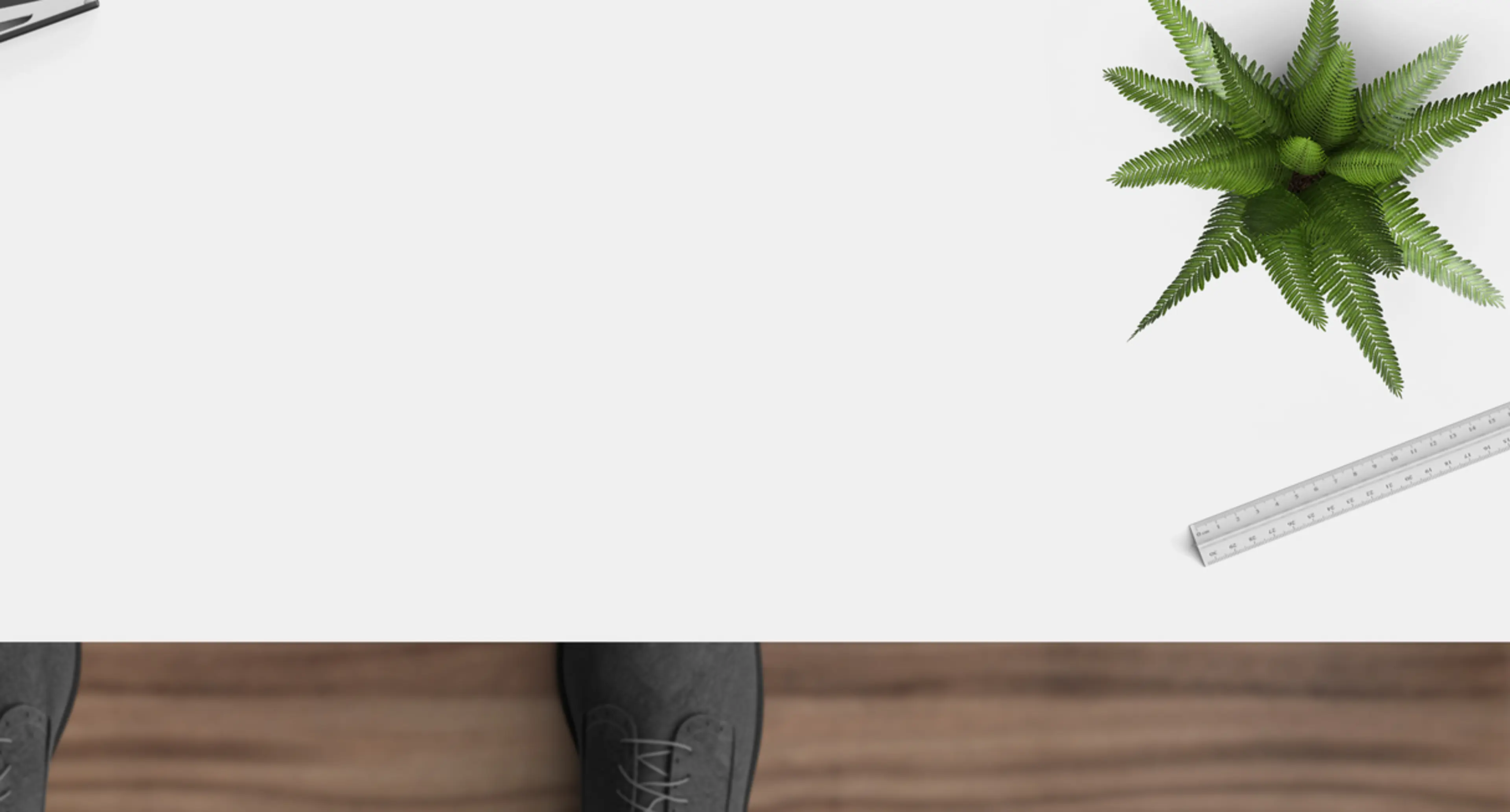 Arbeidsbord med en plante